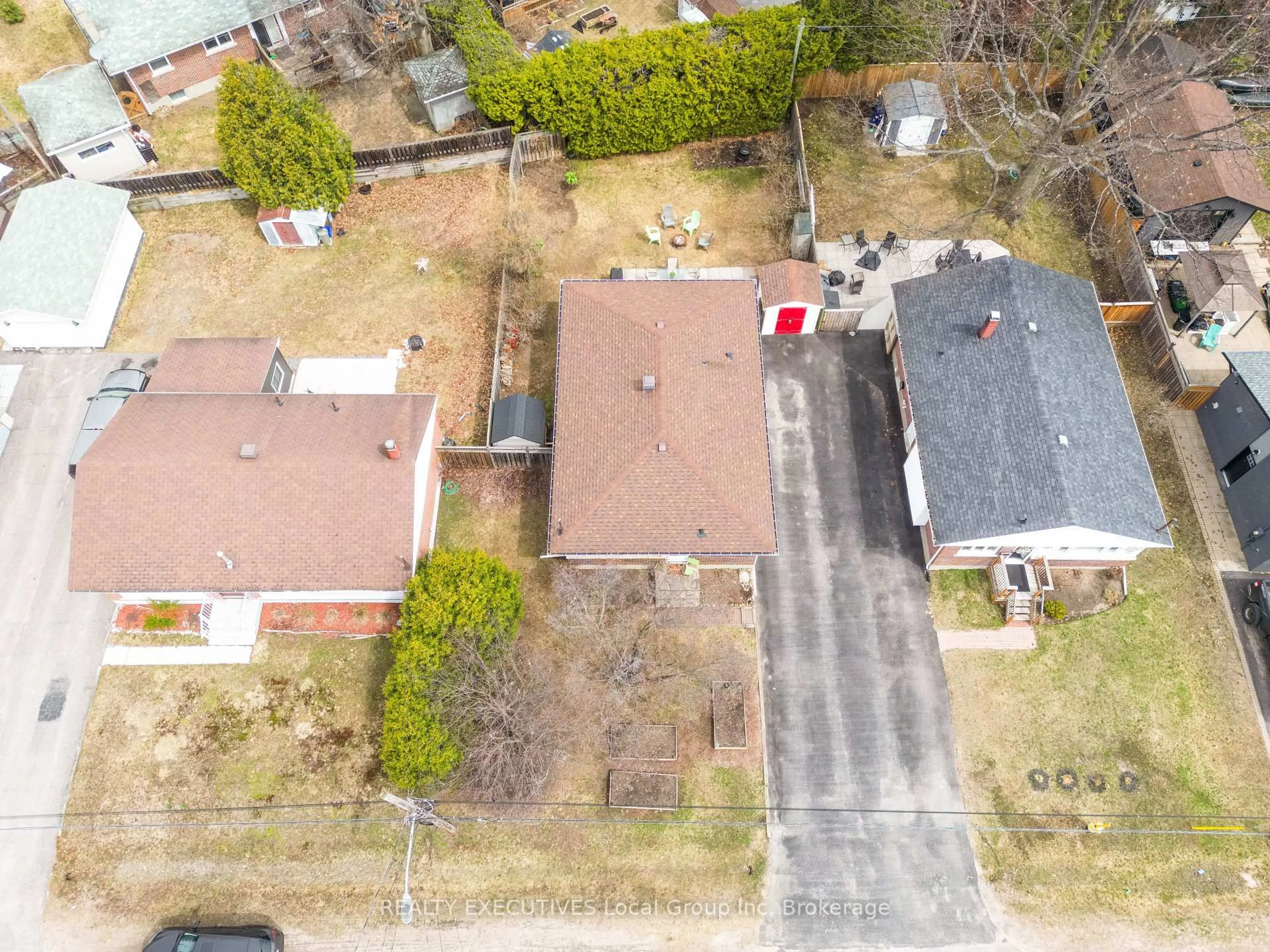 A pic from outside/outdoor area/front of a property/back of a property/a pic from drone, street for 1536 Lisgar St, North Bay Ontario P1B 3B1