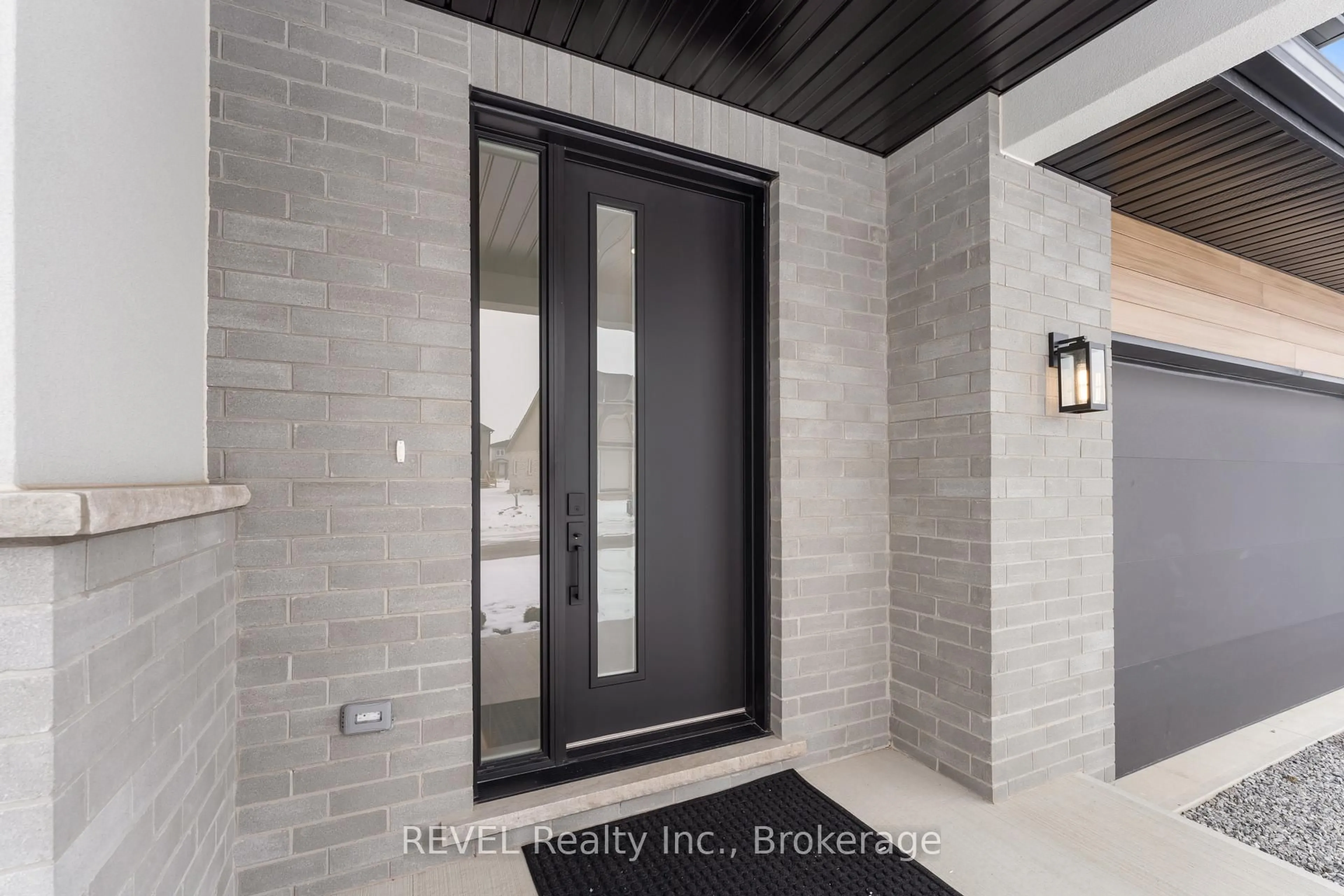 Indoor entryway for 1 Elvira Way, Thorold Ontario L2V 0M7