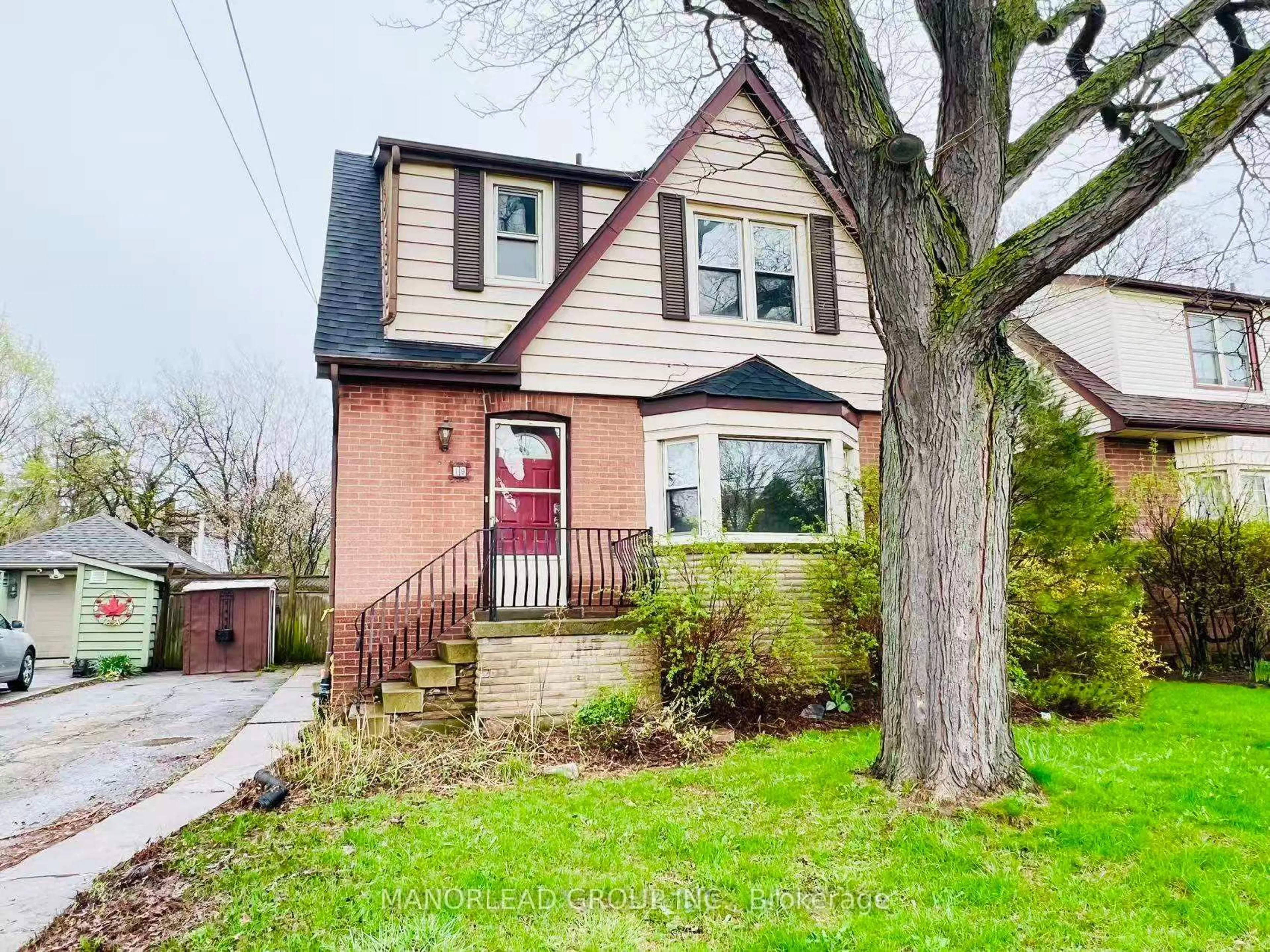 Home with brick exterior material, street for 19 Cloverhill Rd, Hamilton Ontario L9C 3L6