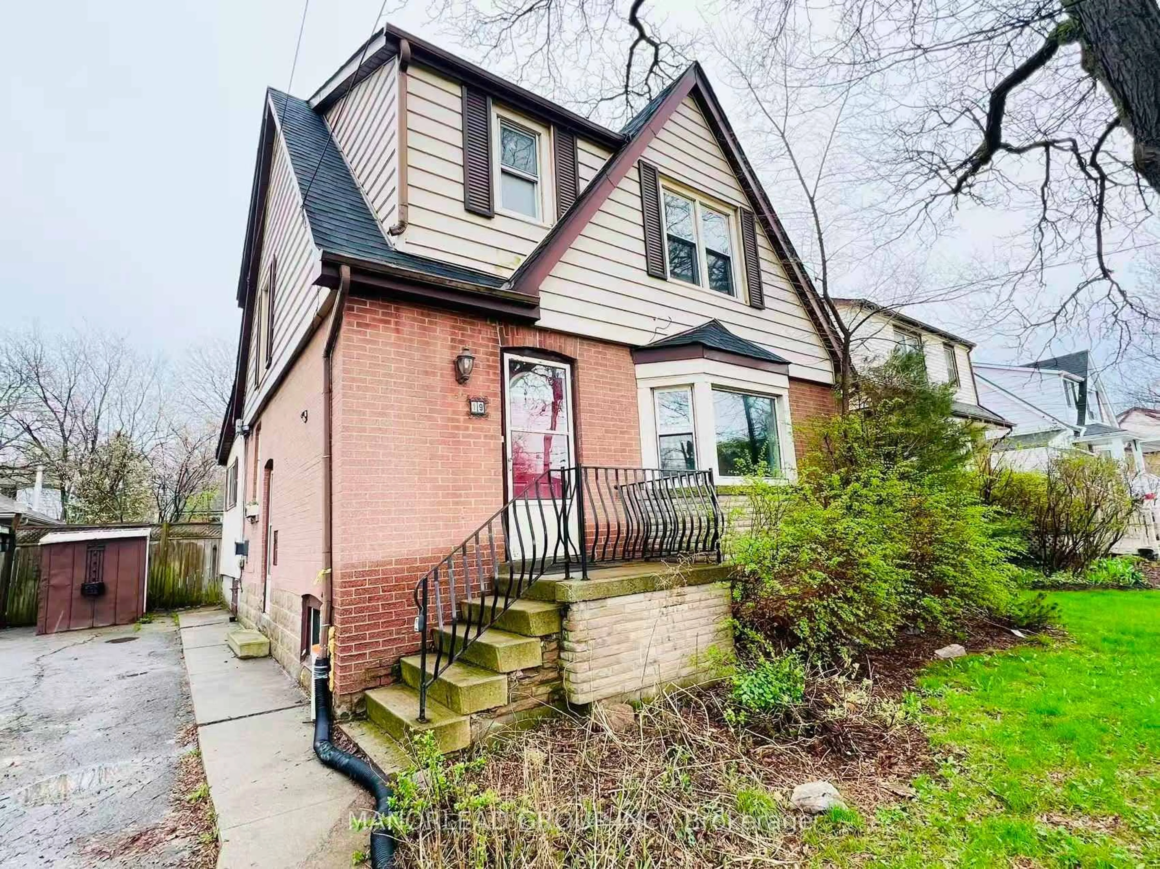 Home with brick exterior material, street for 19 Cloverhill Rd, Hamilton Ontario L9C 3L6