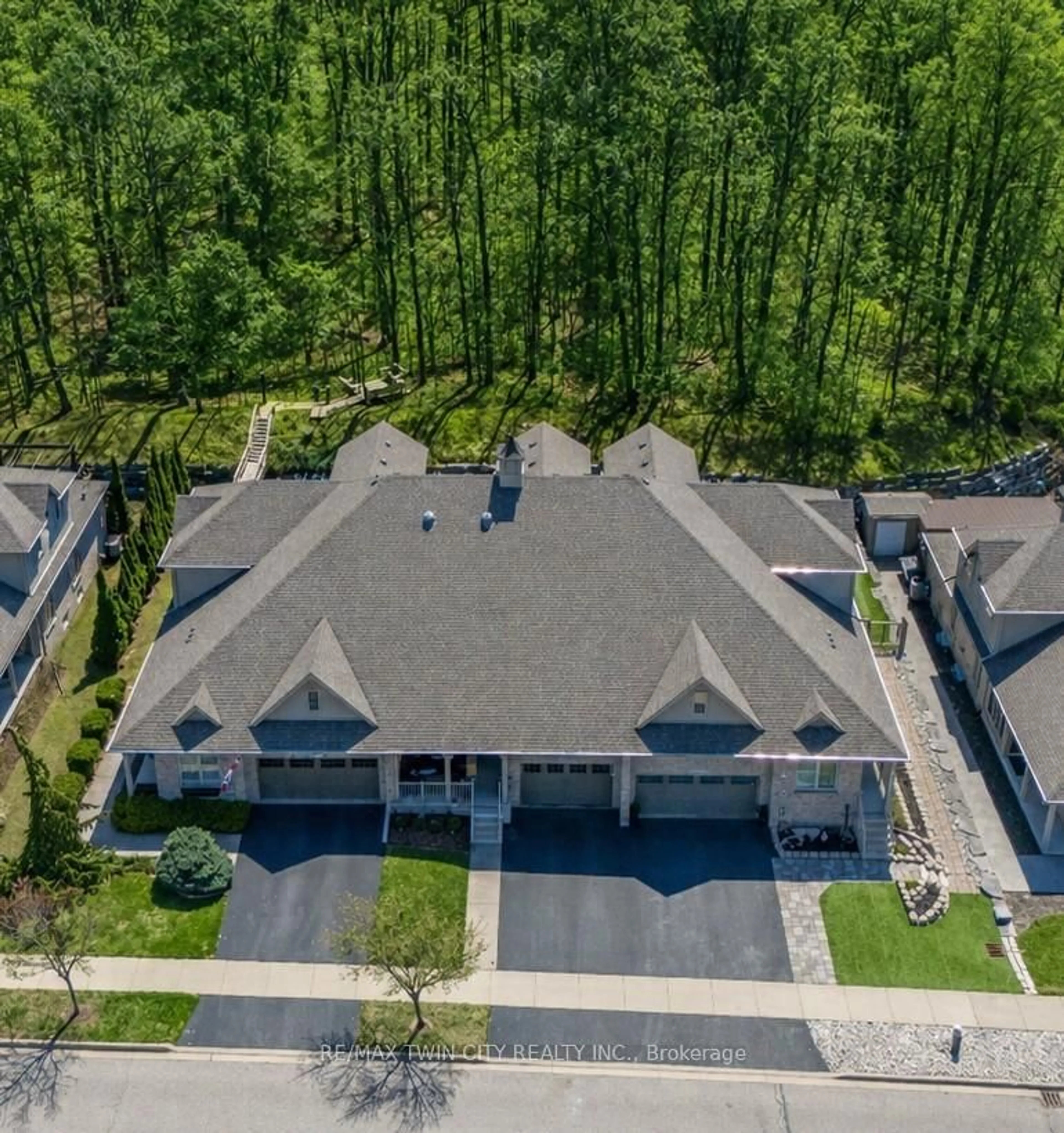 A pic from outside/outdoor area/front of a property/back of a property/a pic from drone, street for 227 Chestnut Hill Cres, Kitchener Ontario N2P 2X3