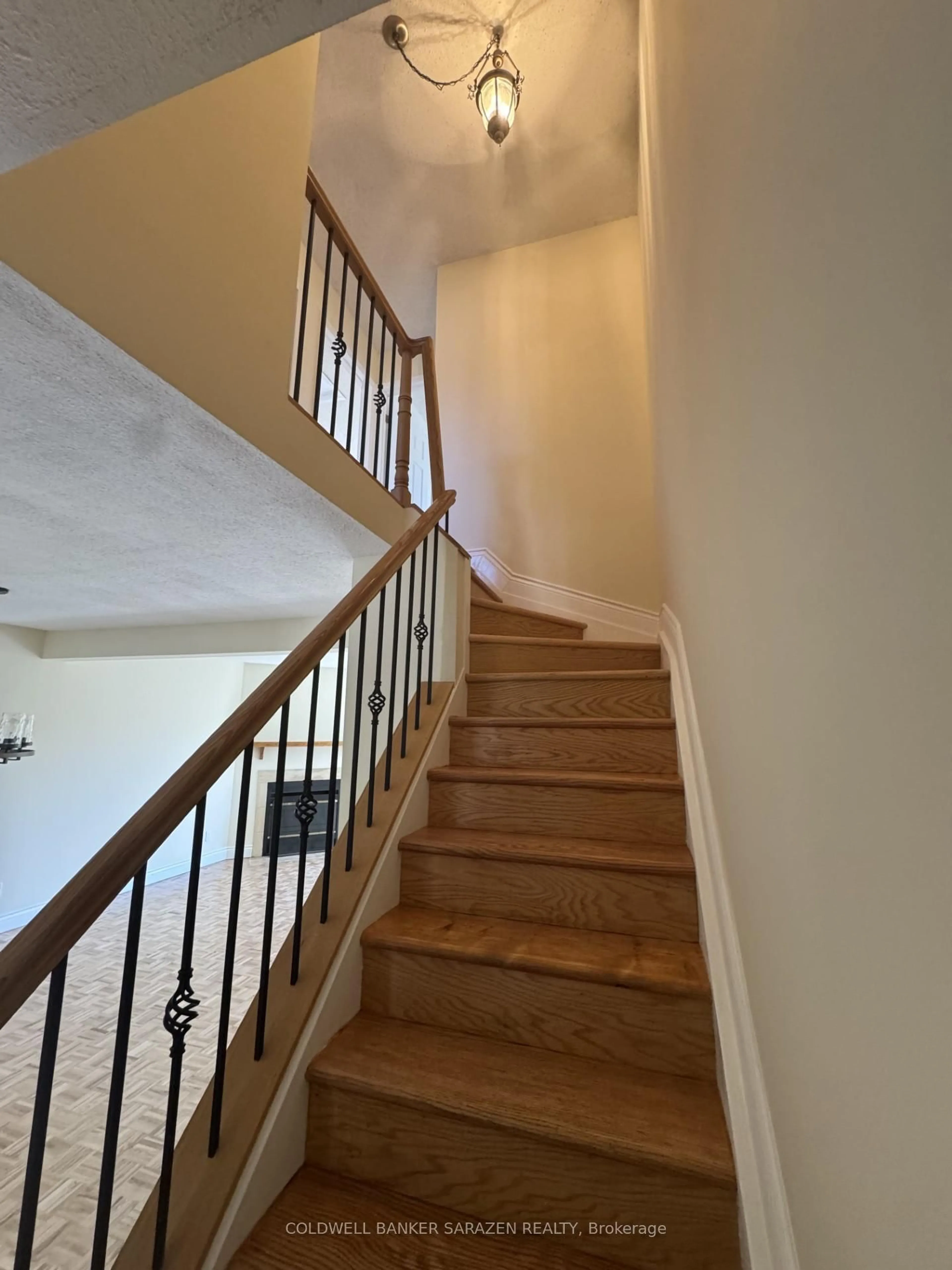 Stairs for 38 Paddington Private, Ottawa Ontario K1V 0T2