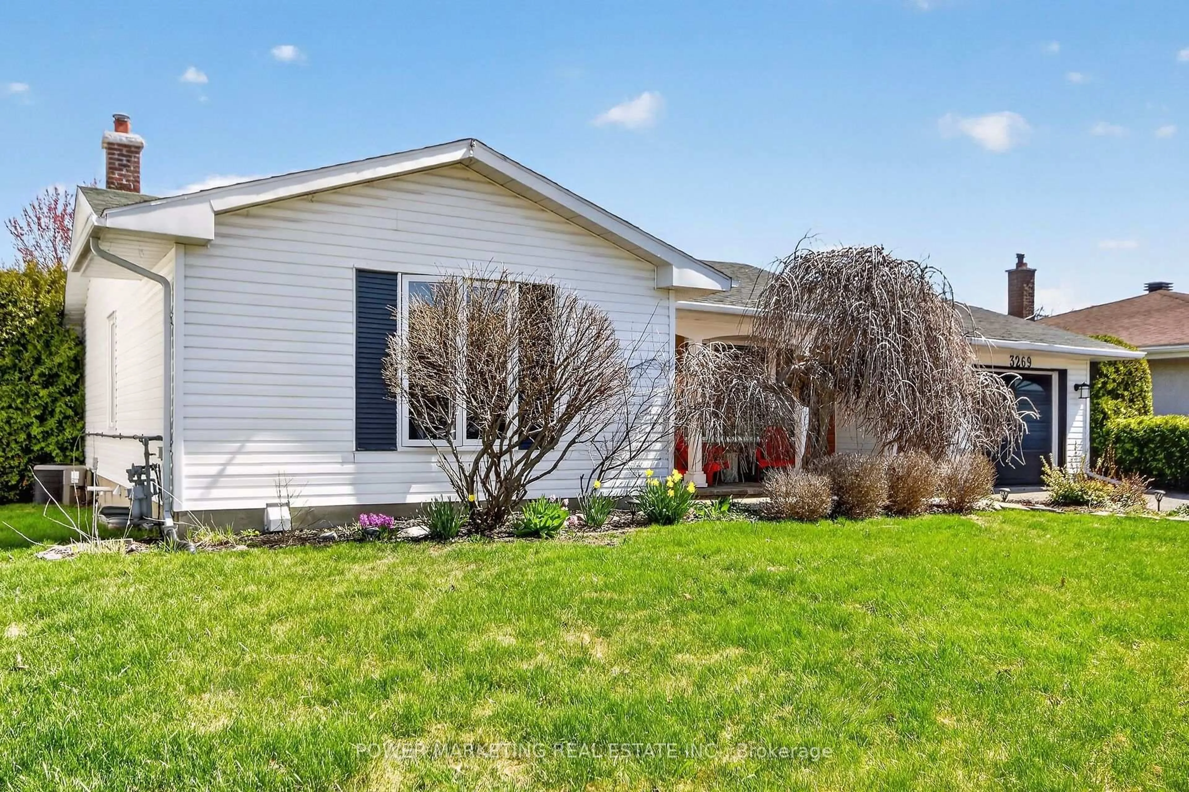 Home with vinyl exterior material, unknown for 3269 CLEARWATER Cres, Ottawa Ontario K1V 7S3