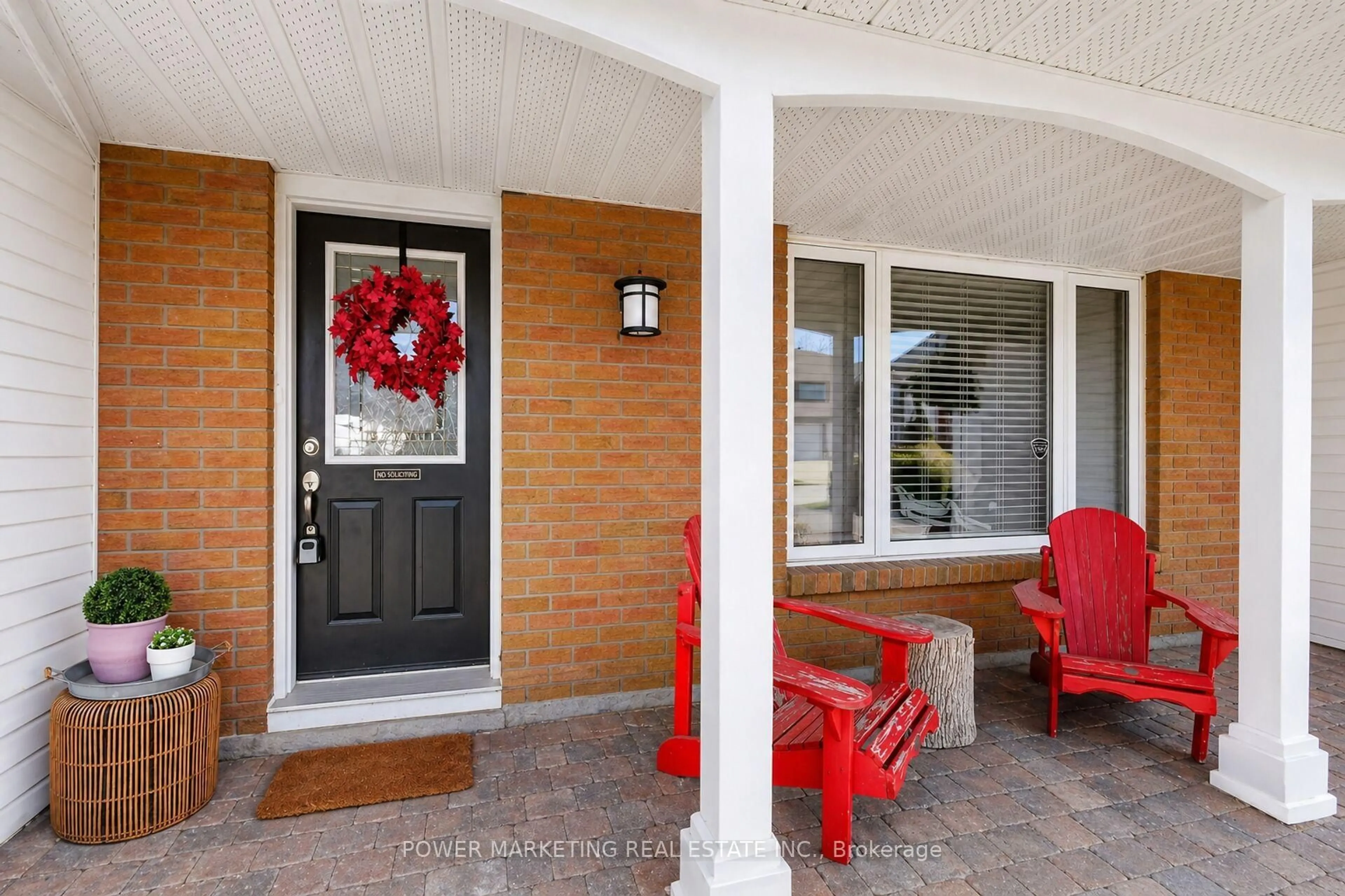 Indoor entryway for 3269 CLEARWATER Cres, Ottawa Ontario K1V 7S3