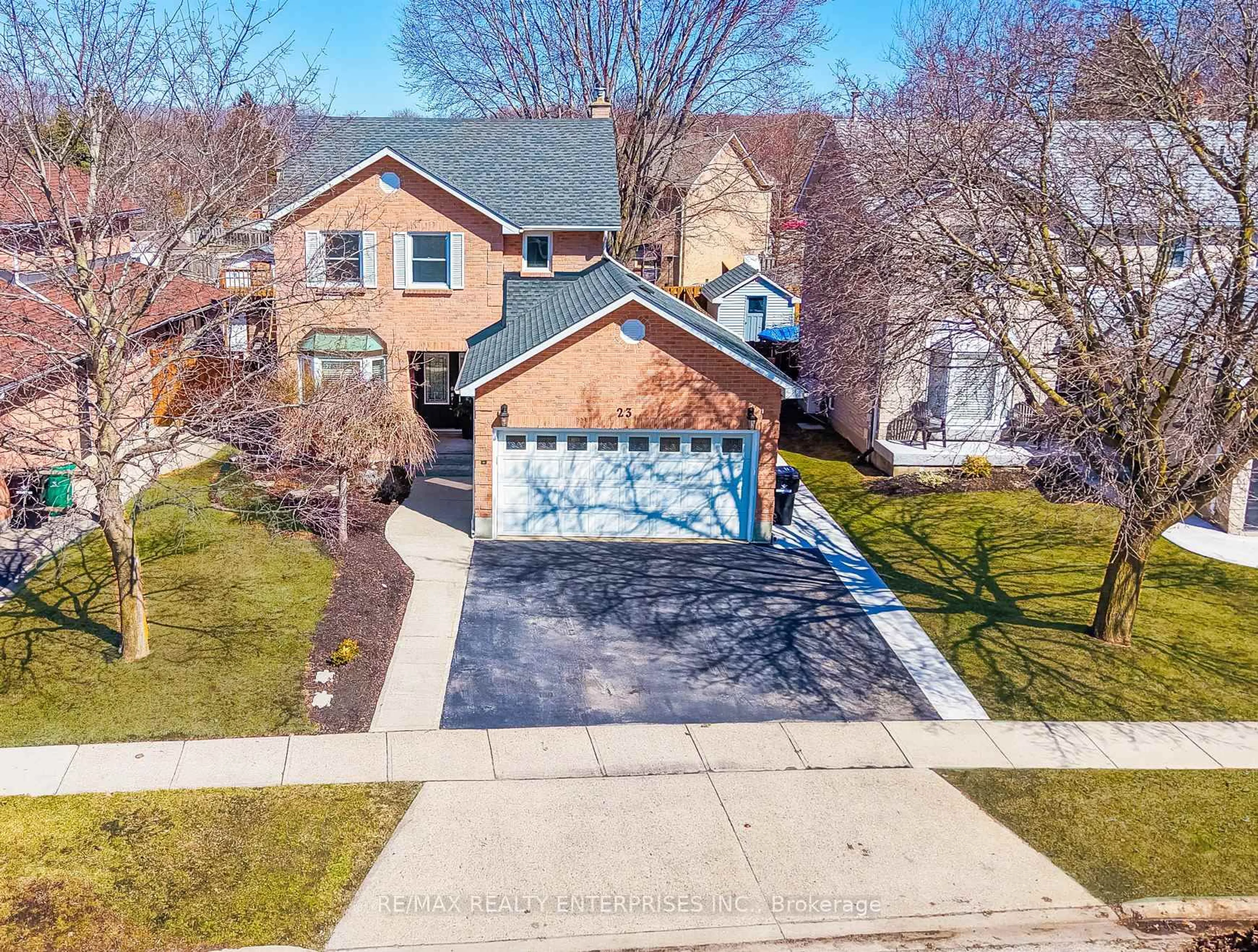 A pic from outside/outdoor area/front of a property/back of a property/a pic from drone, street for 23 Cowan Blvd, Cambridge Ontario N1T 1E5