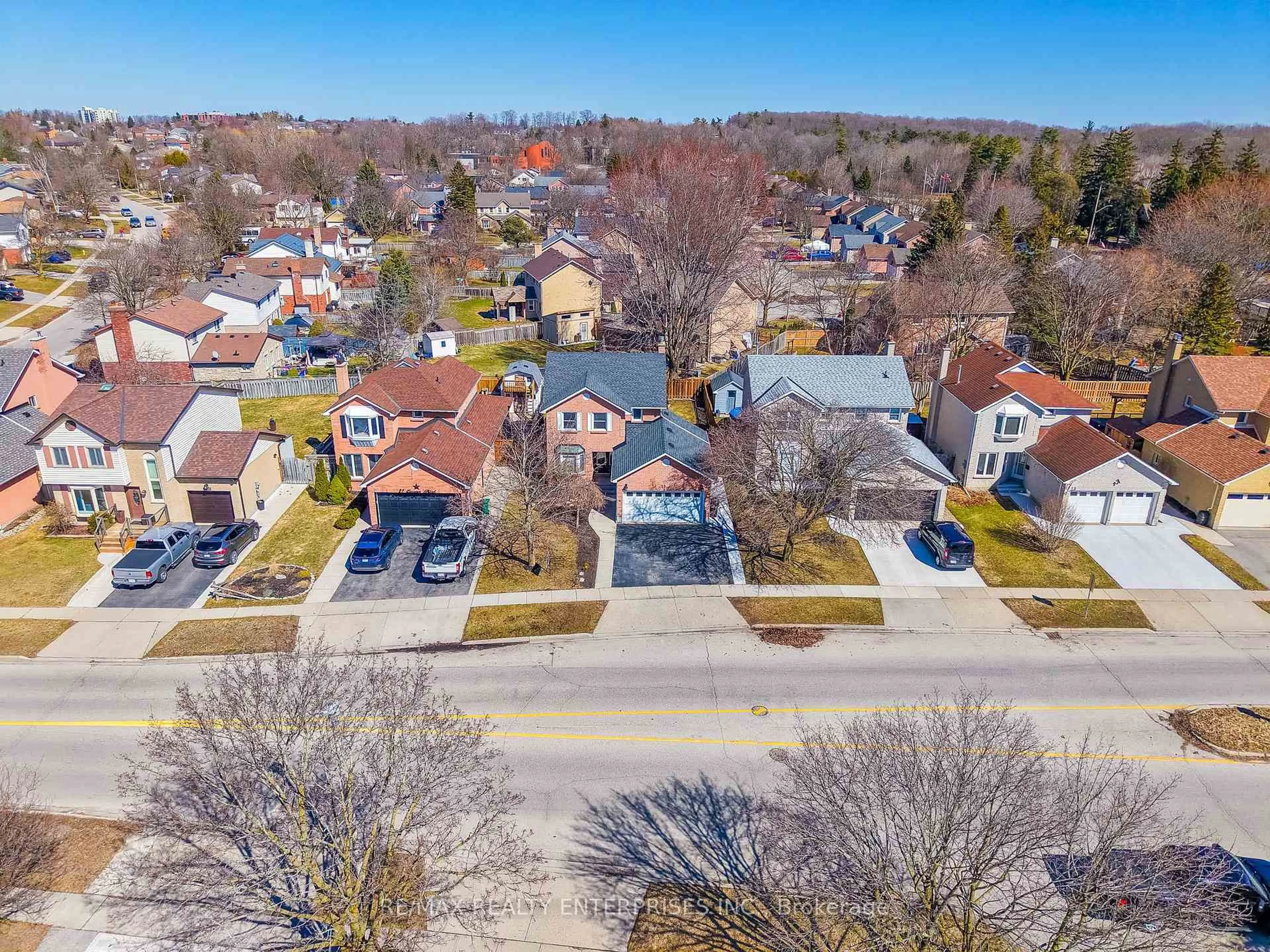 A pic from outside/outdoor area/front of a property/back of a property/a pic from drone, street for 23 Cowan Blvd, Cambridge Ontario N1T 1E5