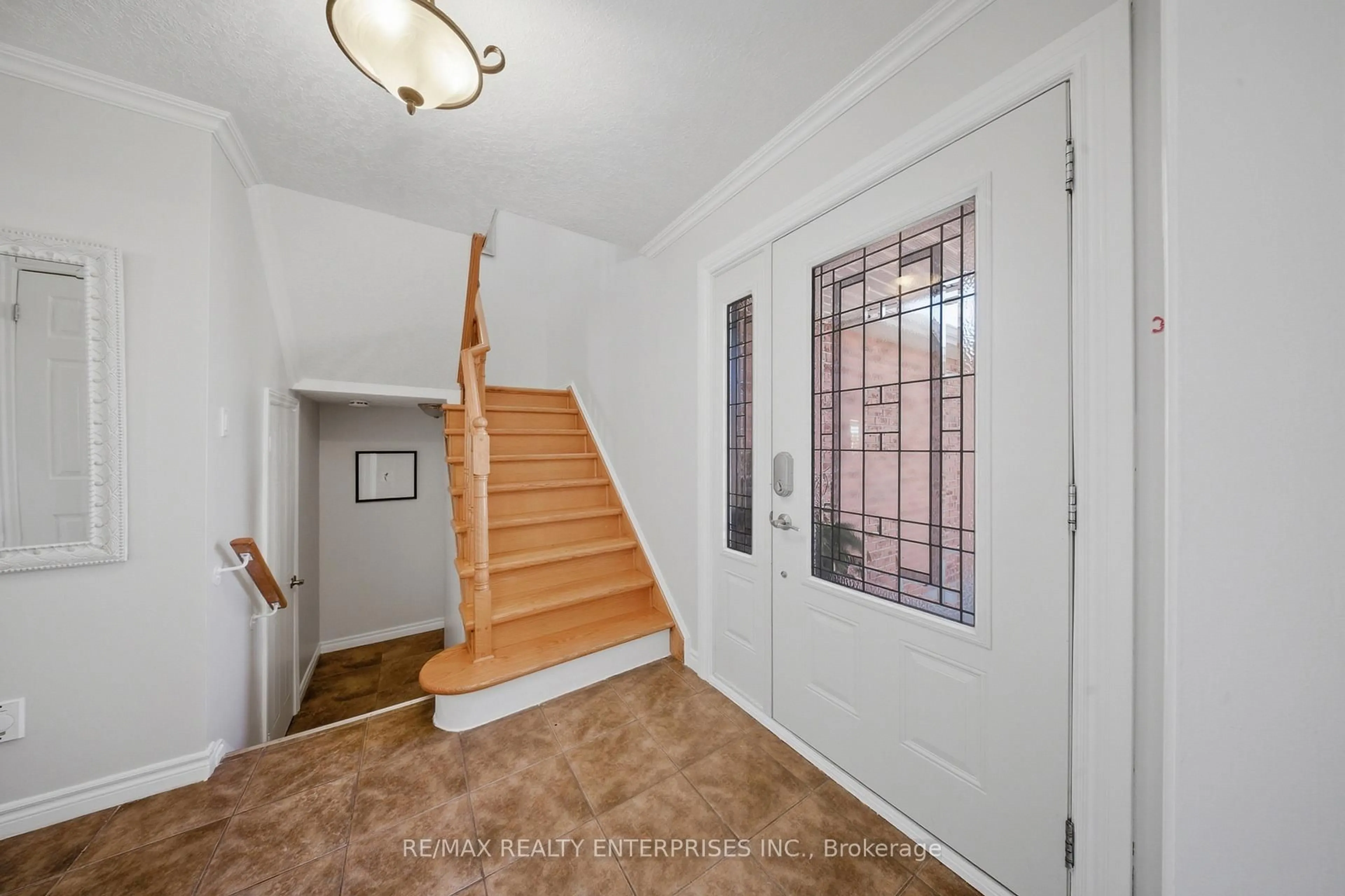 Indoor entryway for 23 Cowan Blvd, Cambridge Ontario N1T 1E5