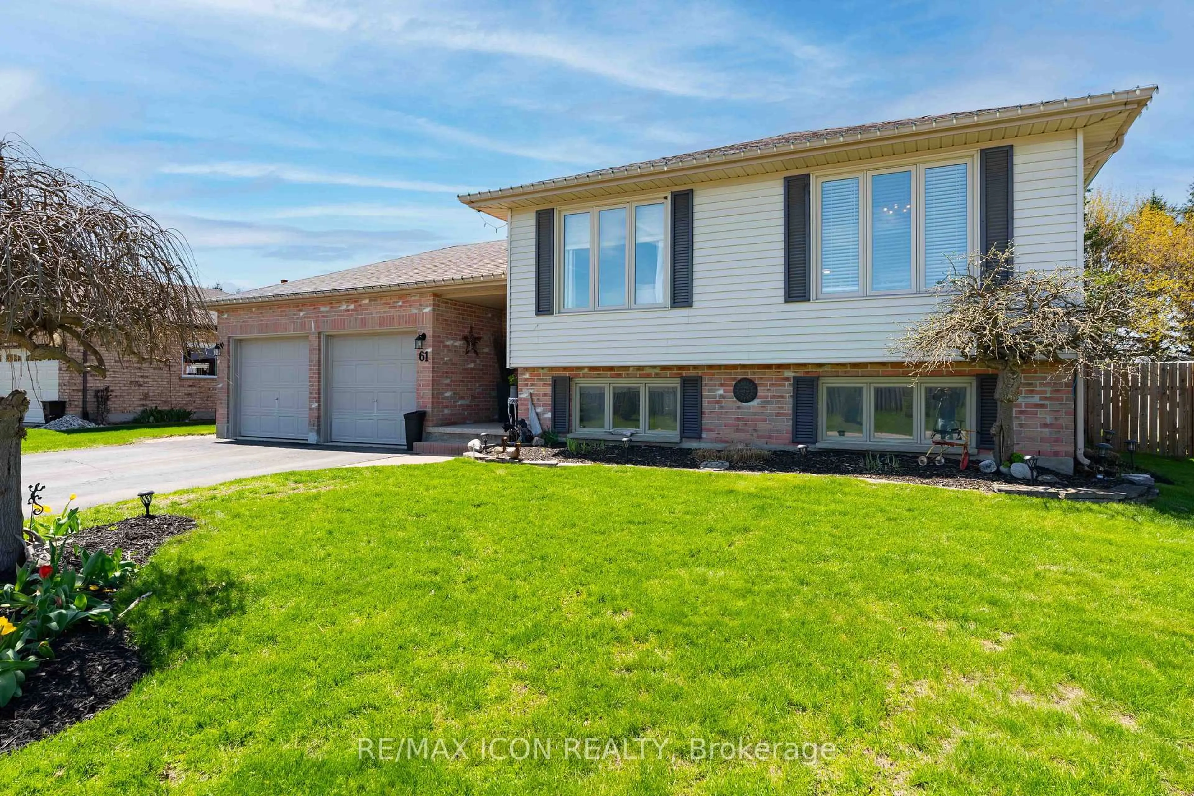 Home with brick exterior material, street for 61 Carleton Crt, Thames Centre Ontario N0L 1G2