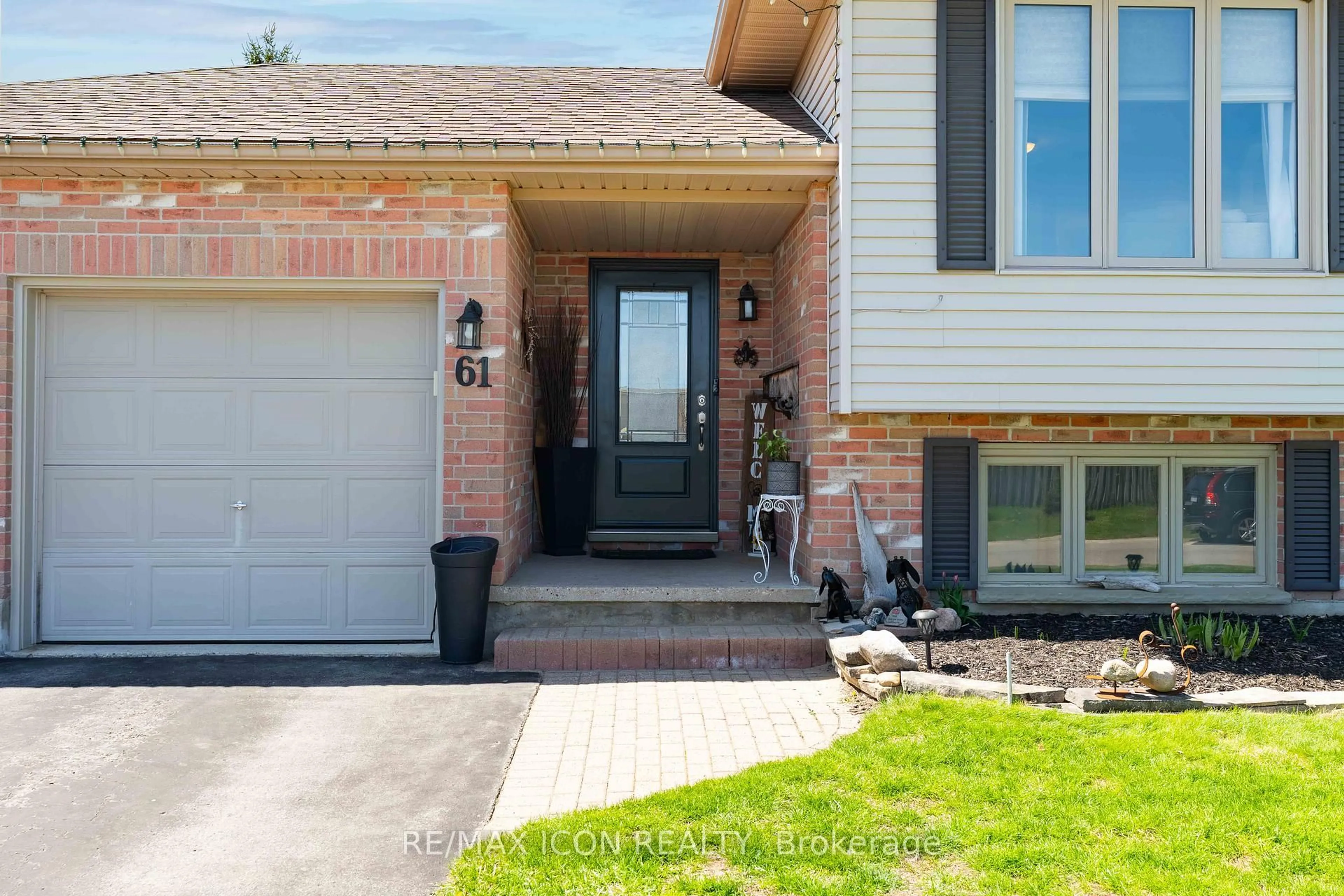 Home with brick exterior material, street for 61 Carleton Crt, Thames Centre Ontario N0L 1G2