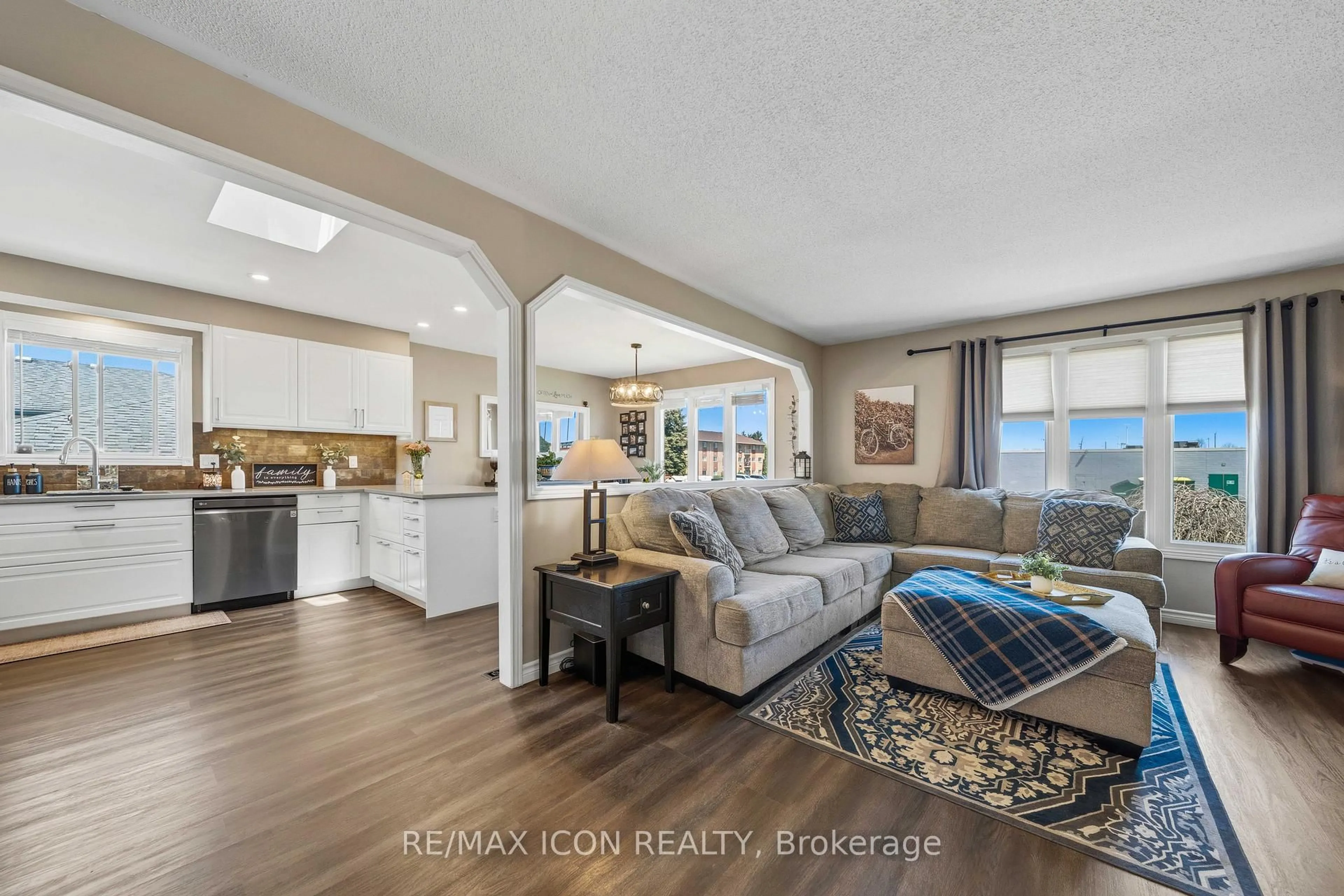 Open concept kitchen, unknown for 61 Carleton Crt, Thames Centre Ontario N0L 1G2