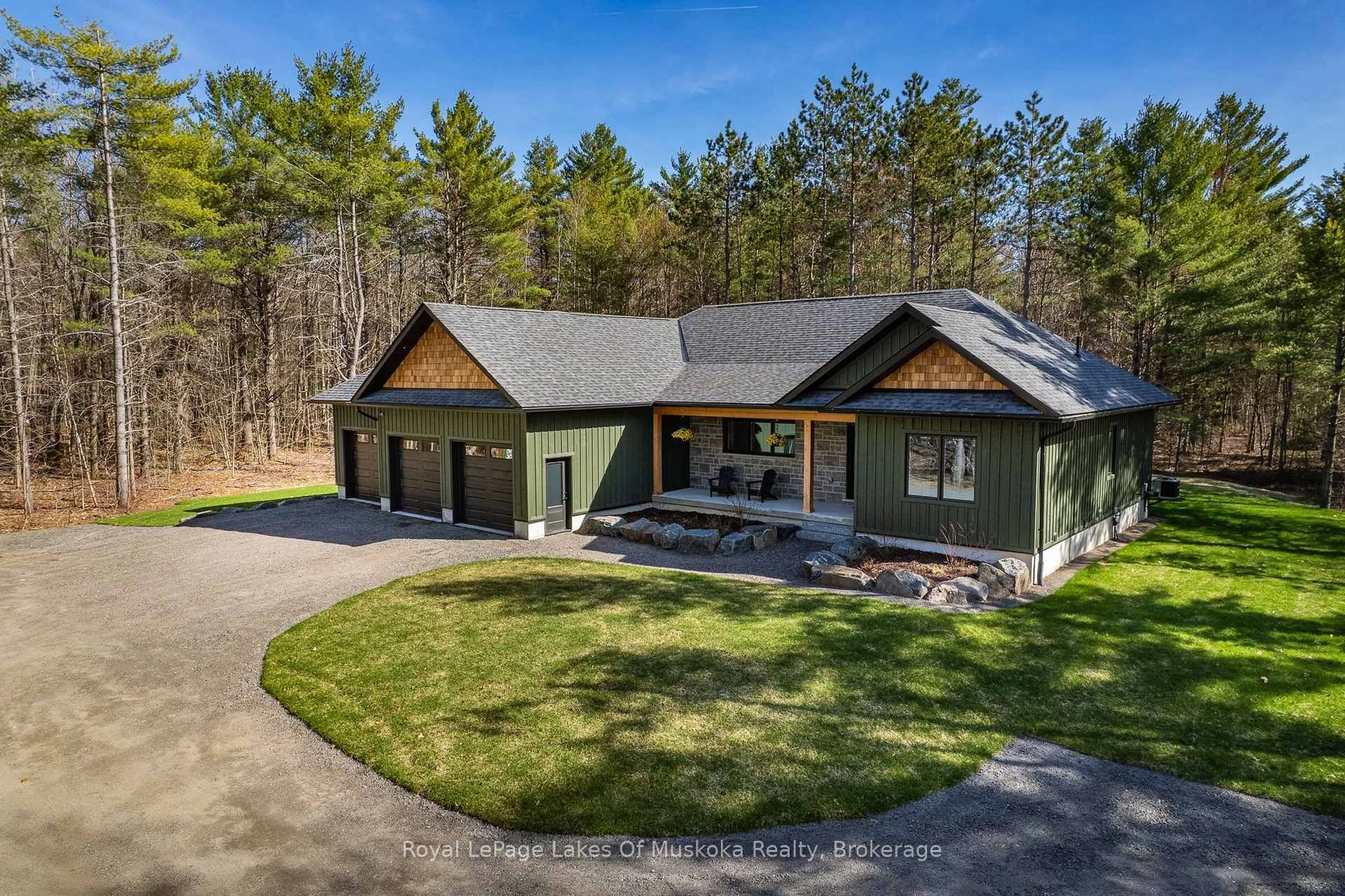 A pic from outside/outdoor area/front of a property/back of a property/a pic from drone, unknown for 1065 Kilworthy Rd, Gravenhurst Ontario P0E 1G0