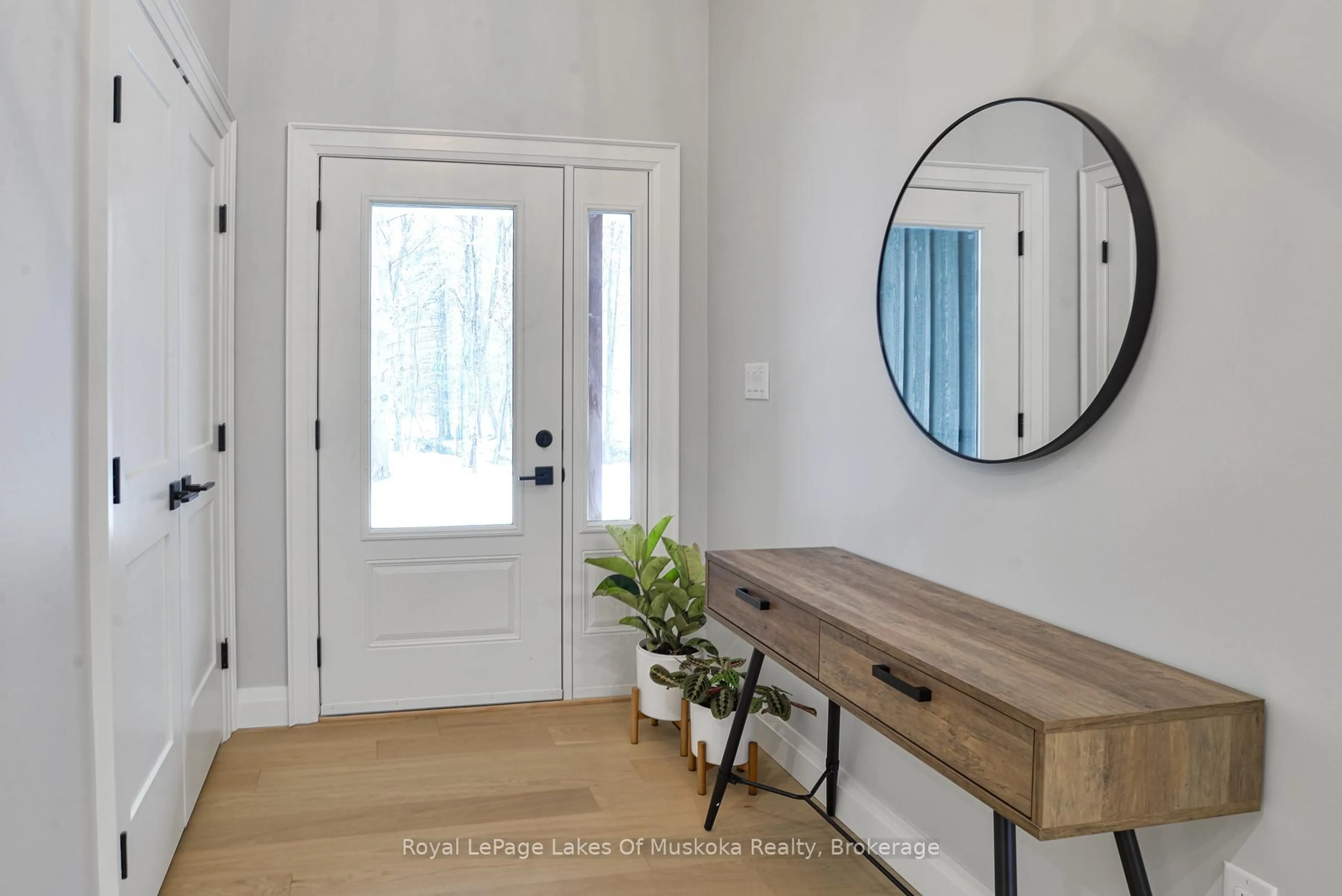 Indoor entryway for 1065 Kilworthy Rd, Gravenhurst Ontario P0E 1G0
