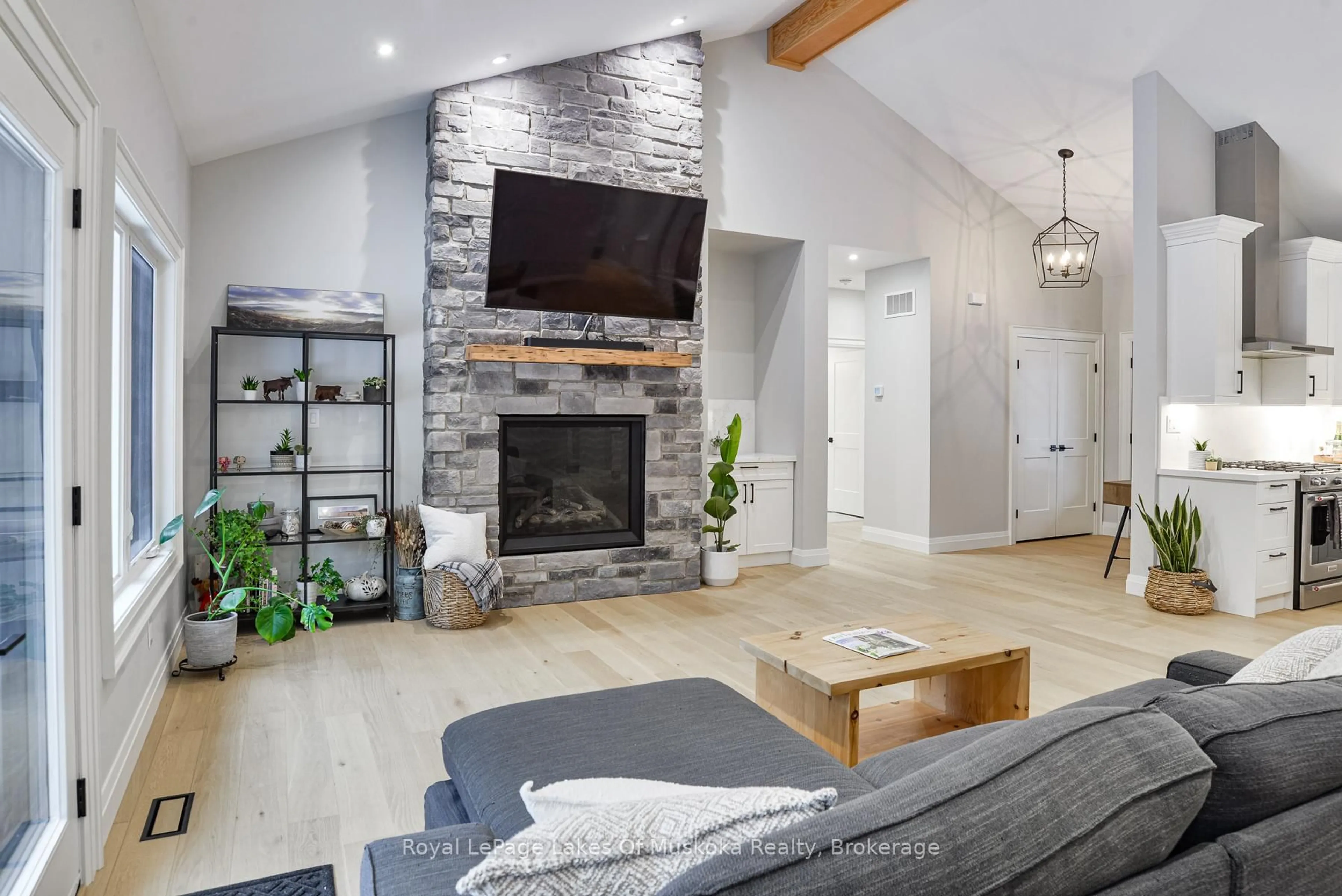 Living room with furniture, unknown for 1065 Kilworthy Rd, Gravenhurst Ontario P0E 1G0