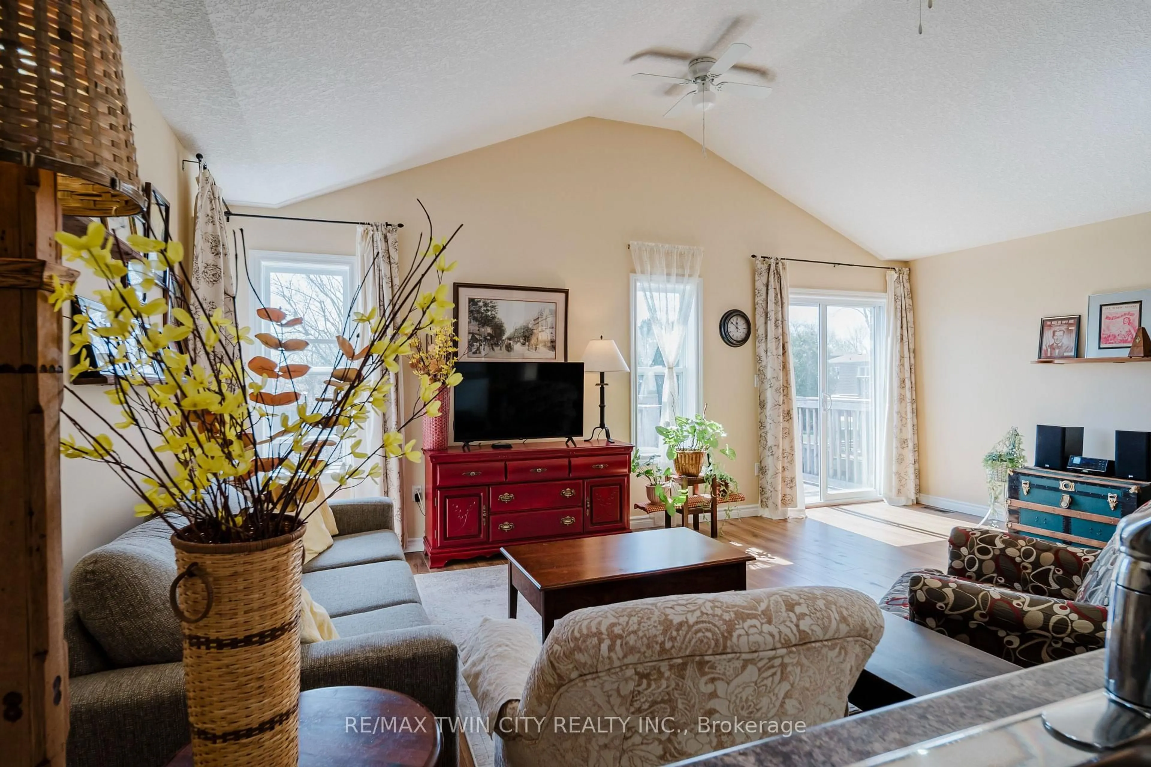 Living room with furniture, unknown for 90 Captain Mccallum Dr, Wilmot Ontario N3A 0B7