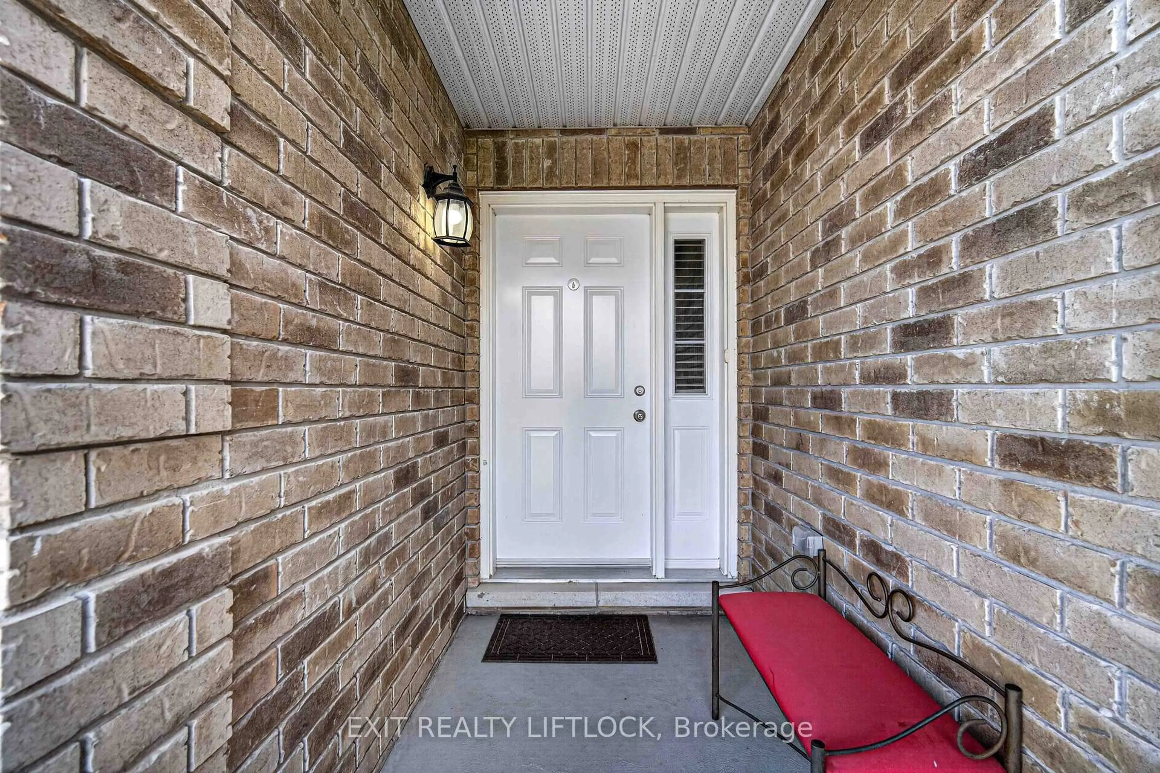Indoor entryway for 44 Helen St, Asphodel-Norwood Ontario K0L 2V0