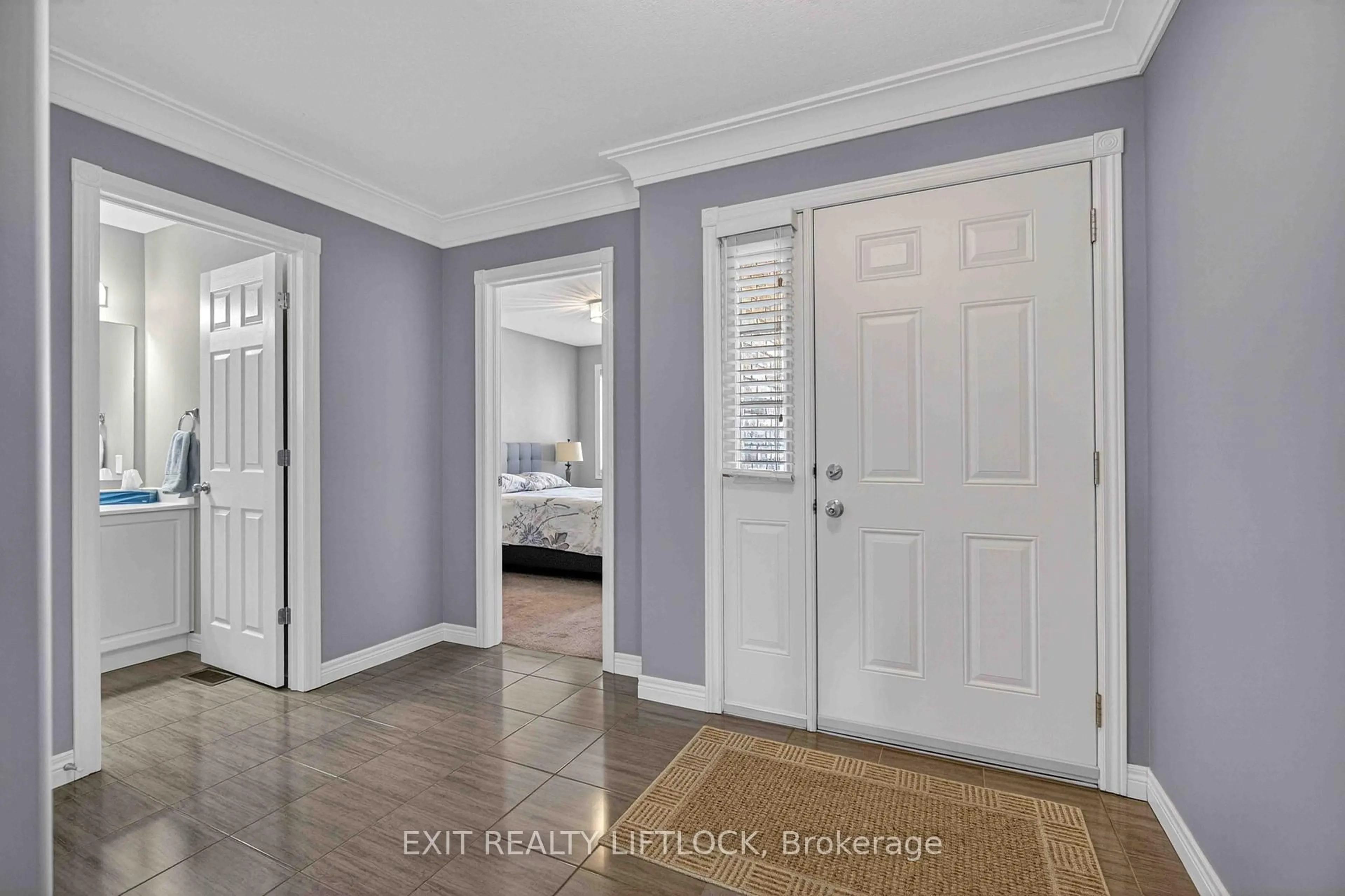Indoor entryway for 44 Helen St, Asphodel-Norwood Ontario K0L 2V0