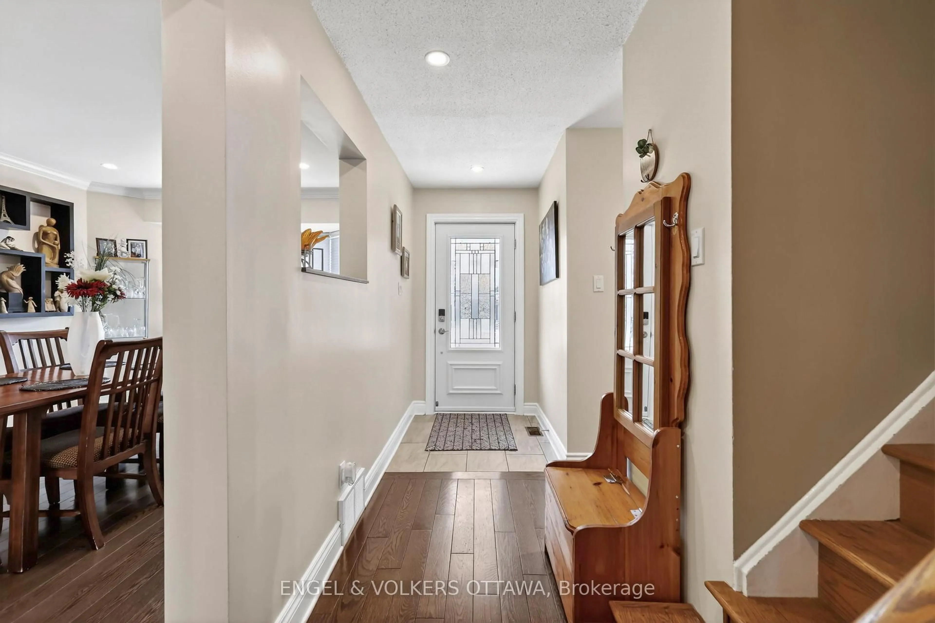 Indoor entryway for 425 Tanager Bay, Orleans Ontario K1E 2Z7