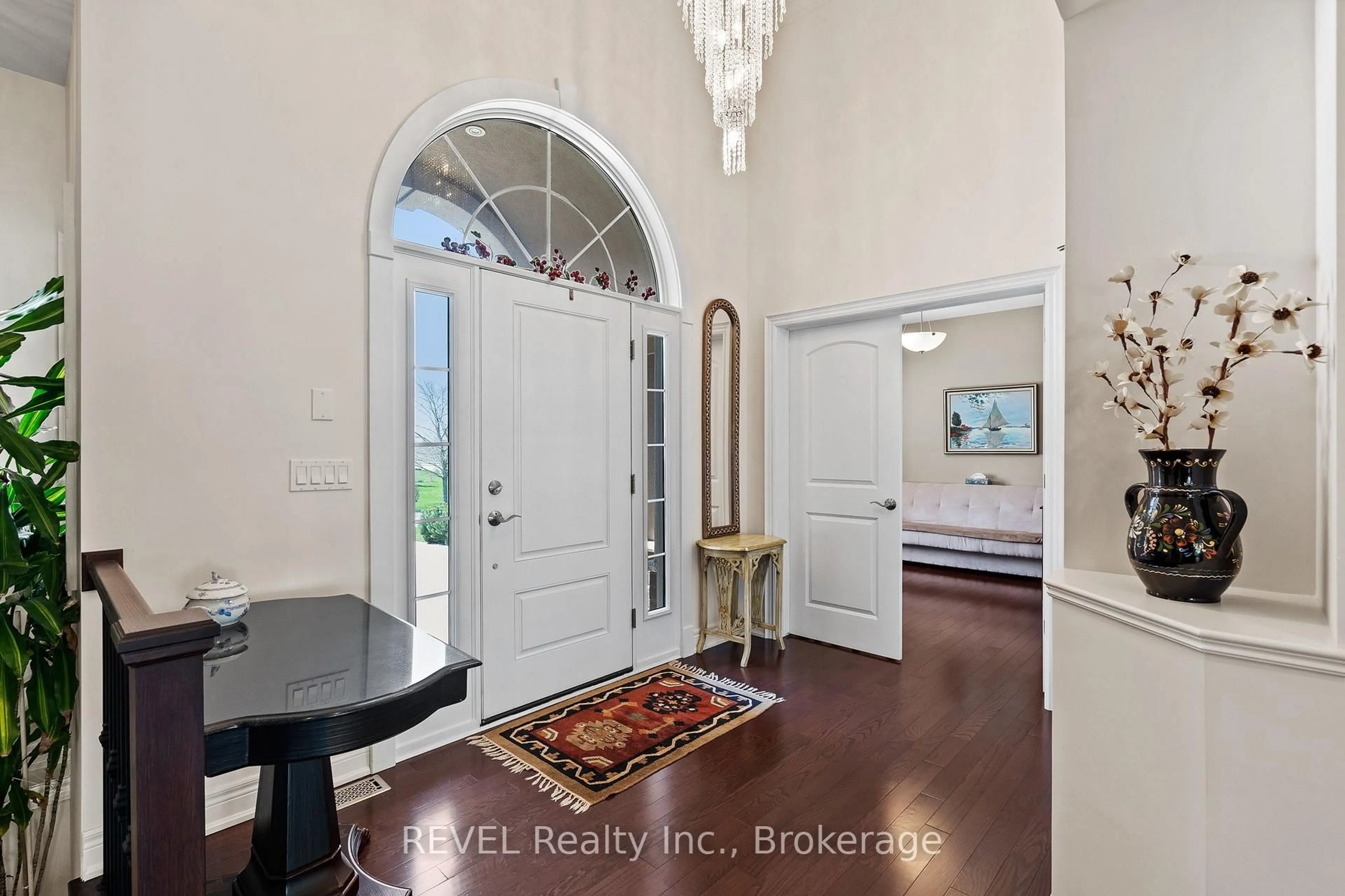 Indoor entryway for 32 Magnolia Lane, Welland Ontario L3B 6H9