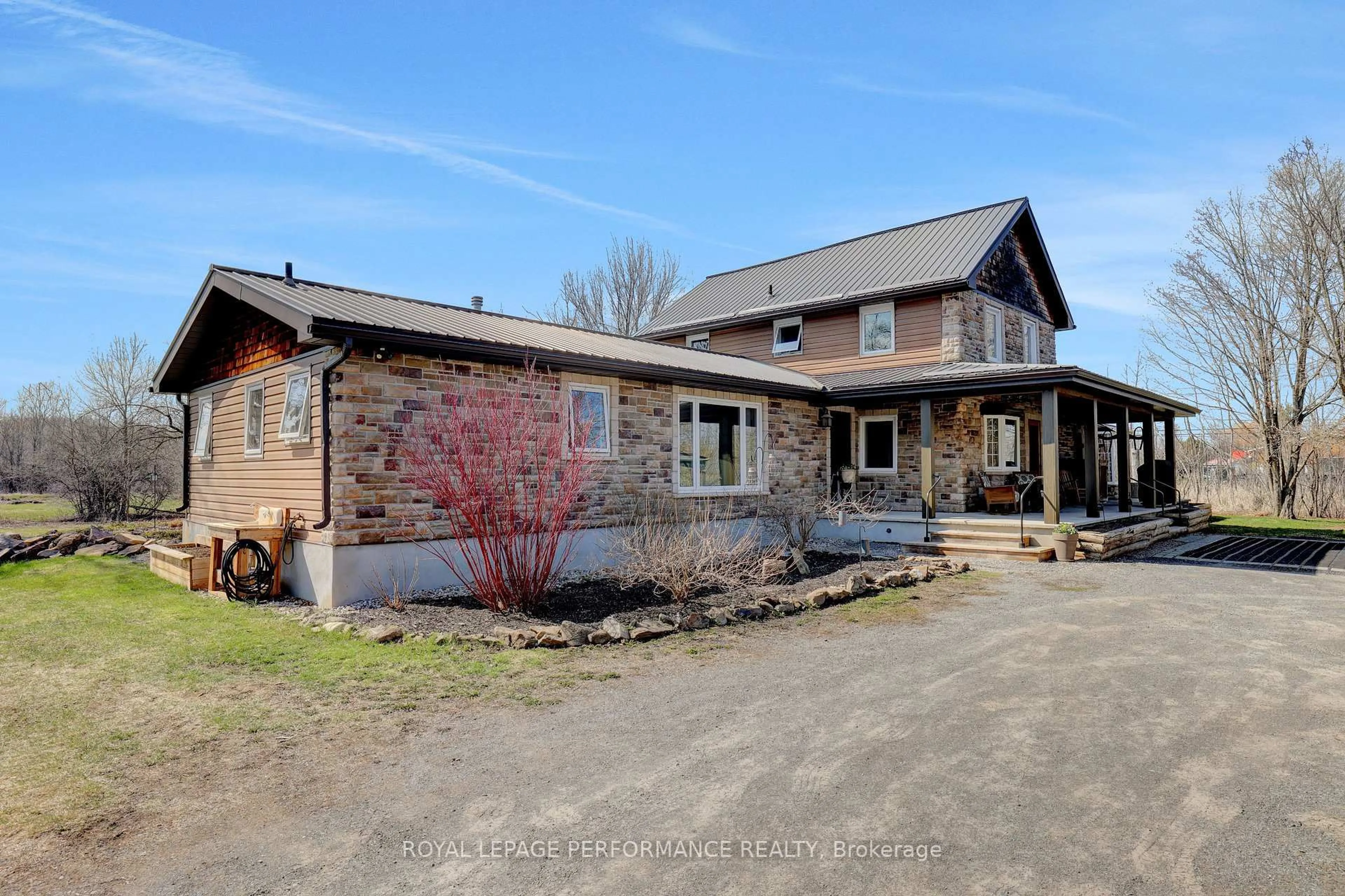 A pic from outside/outdoor area/front of a property/back of a property/a pic from drone, building for 2666 Yorks Corners Rd, Ottawa Ontario K0A 1V0