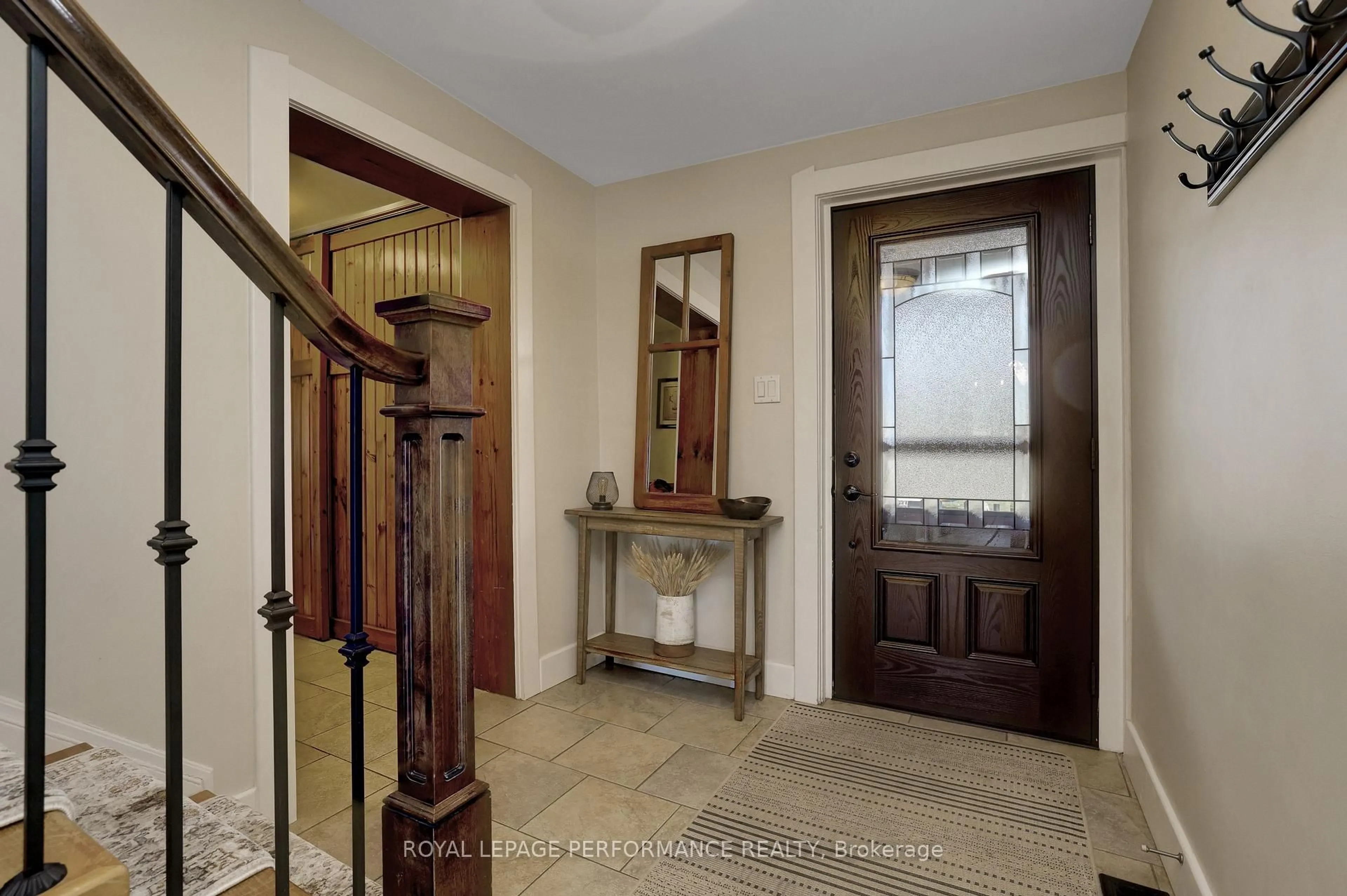 Indoor entryway for 2666 Yorks Corners Rd, Ottawa Ontario K0A 1V0