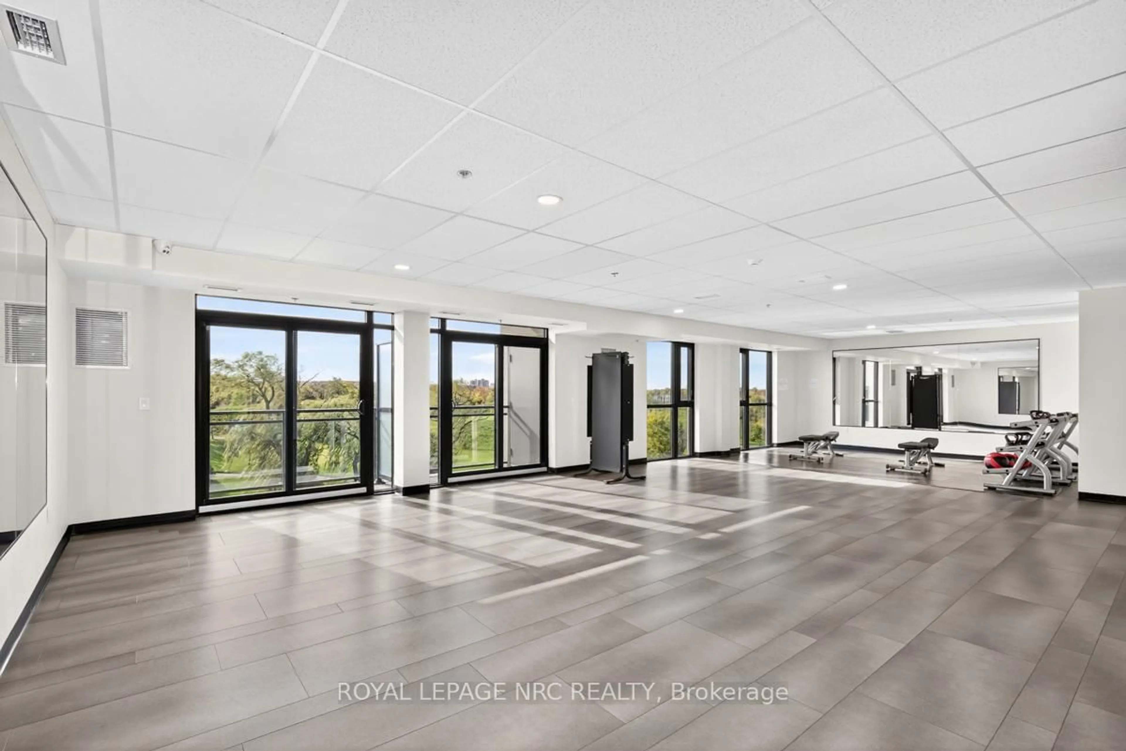 Indoor foyer for 50 HERRICK Ave #UP32, St. Catharines Ontario L2P 2T9