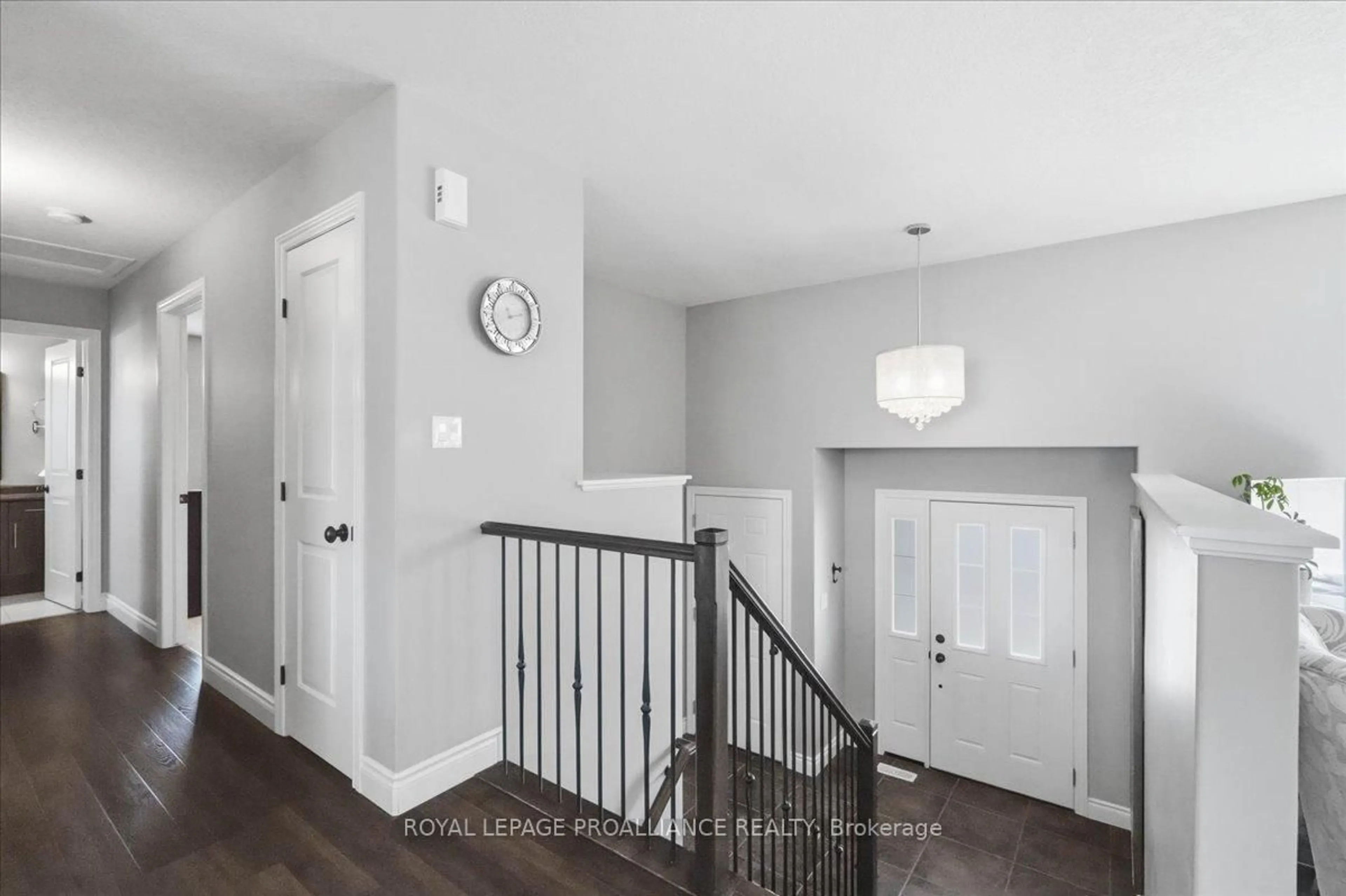 Indoor entryway for 153 Lester Rd, Quinte West Ontario K8V 0C2