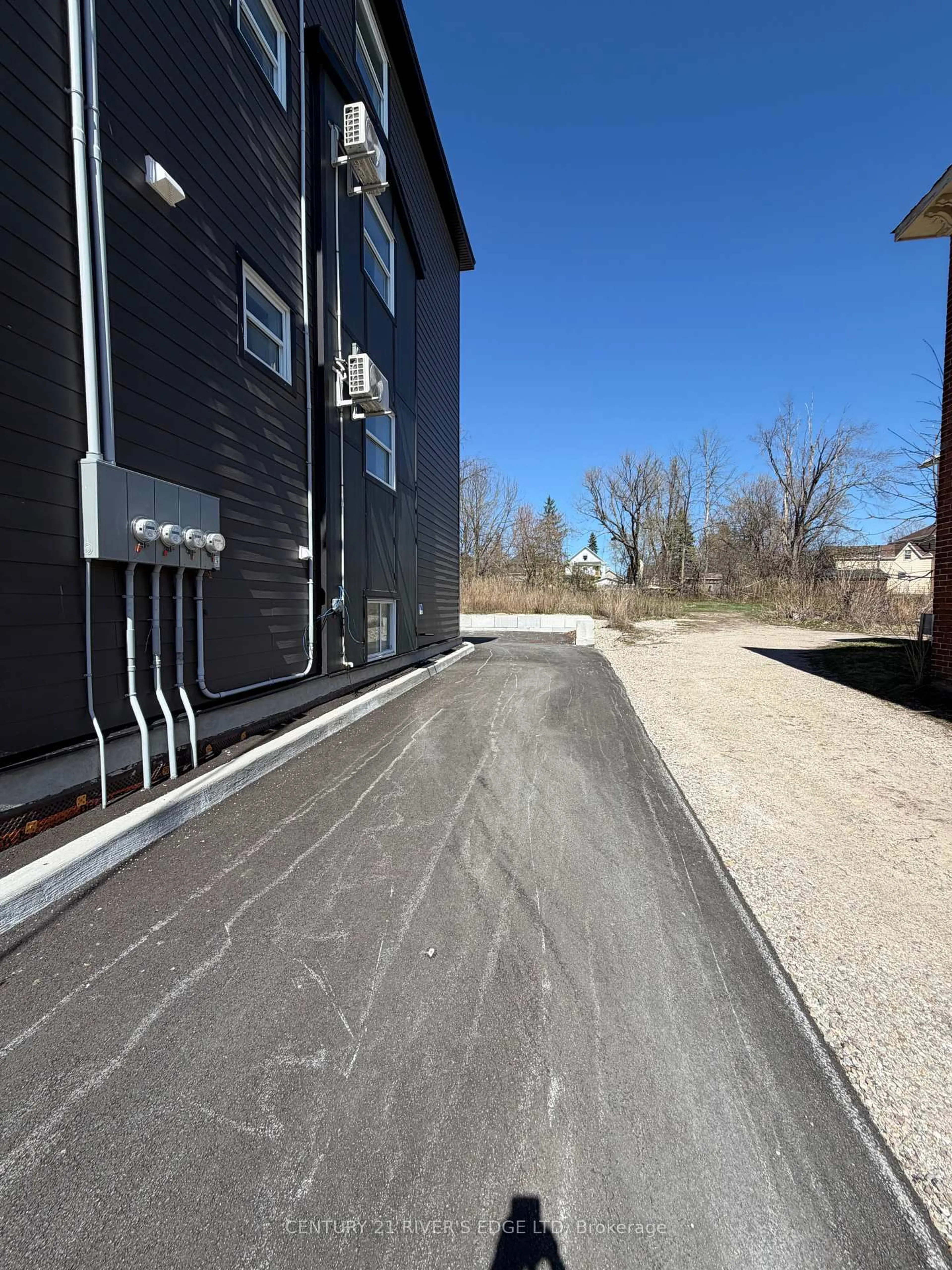Home with vinyl exterior material, street for 131 Gore St, Perth Ontario K7H 1J6