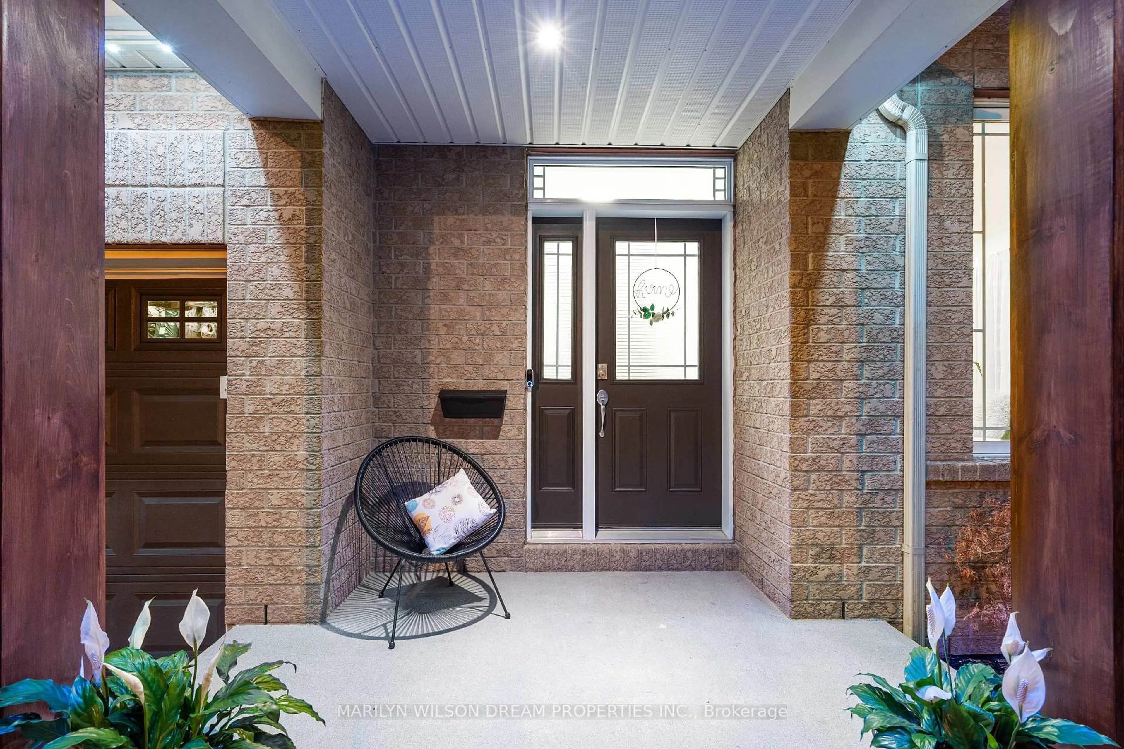 Indoor entryway for 84 Branthaven St, Ottawa Ontario K4A 0H2