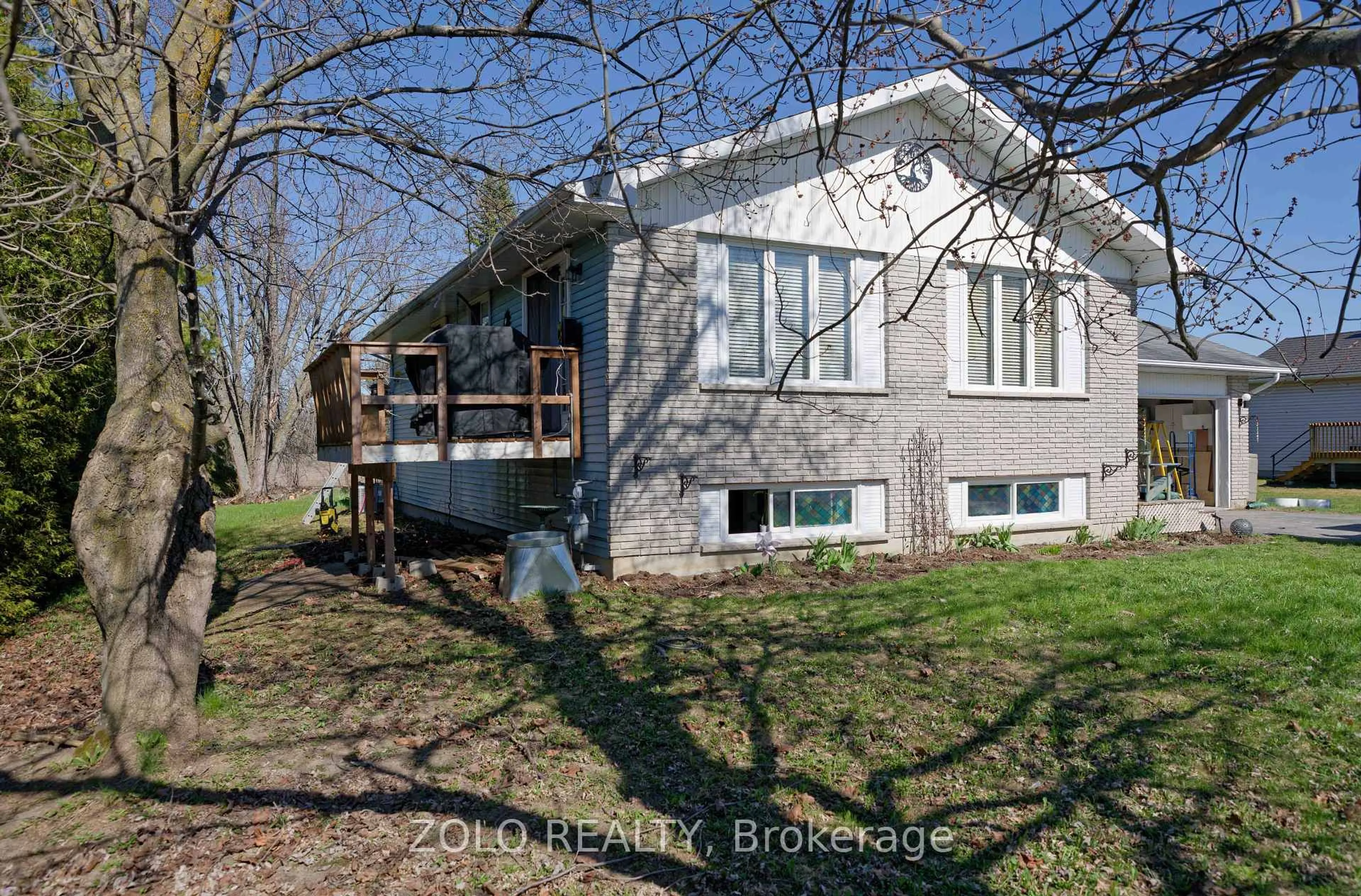 A pic from outside/outdoor area/front of a property/back of a property/a pic from drone, street for 4075 Lafortune Dr, Vernon Ontario K0A 3J0