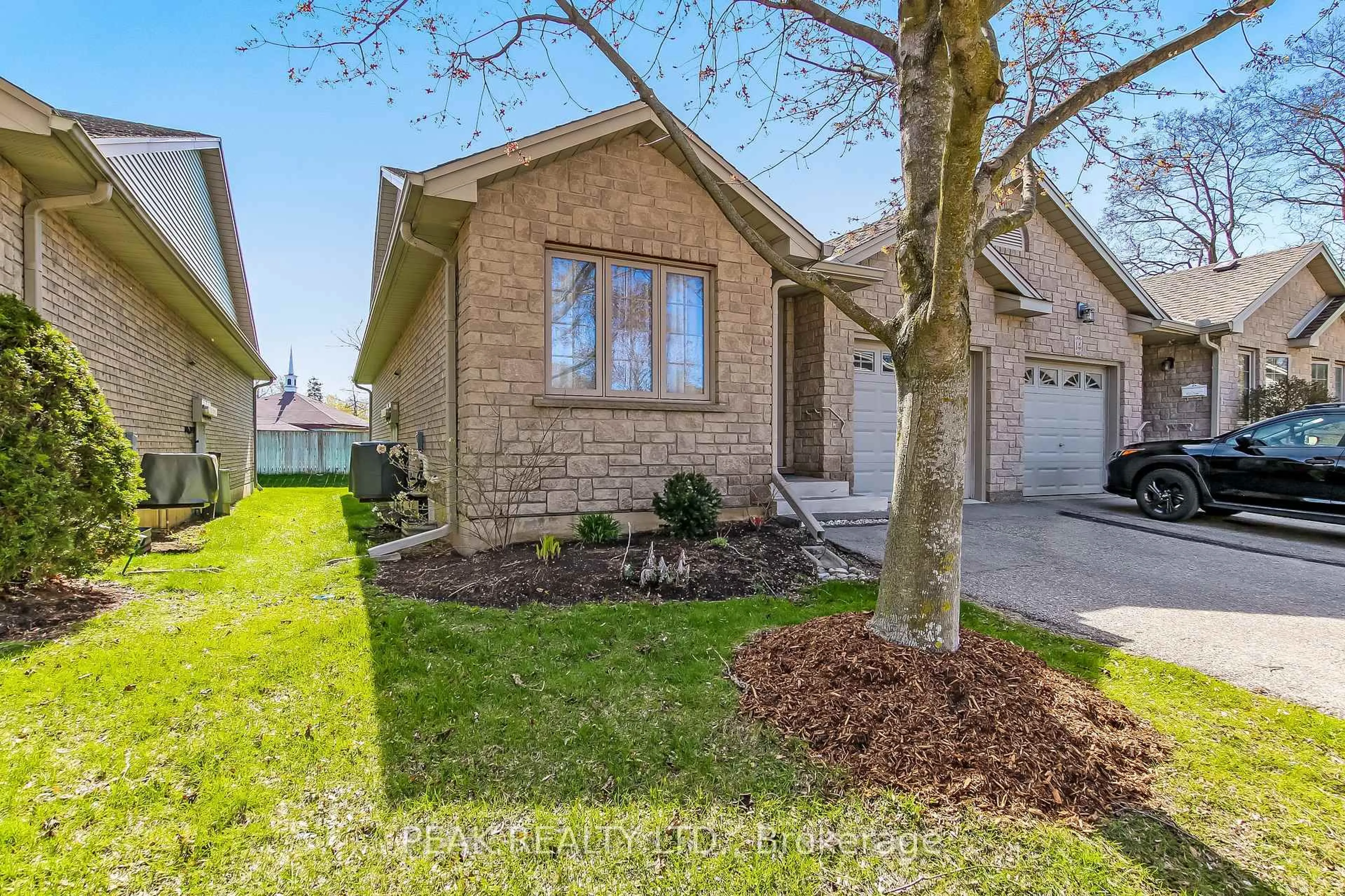 Home with brick exterior material, street for 19 Hanlon Pl #15, Brant Ontario N3L 4E7