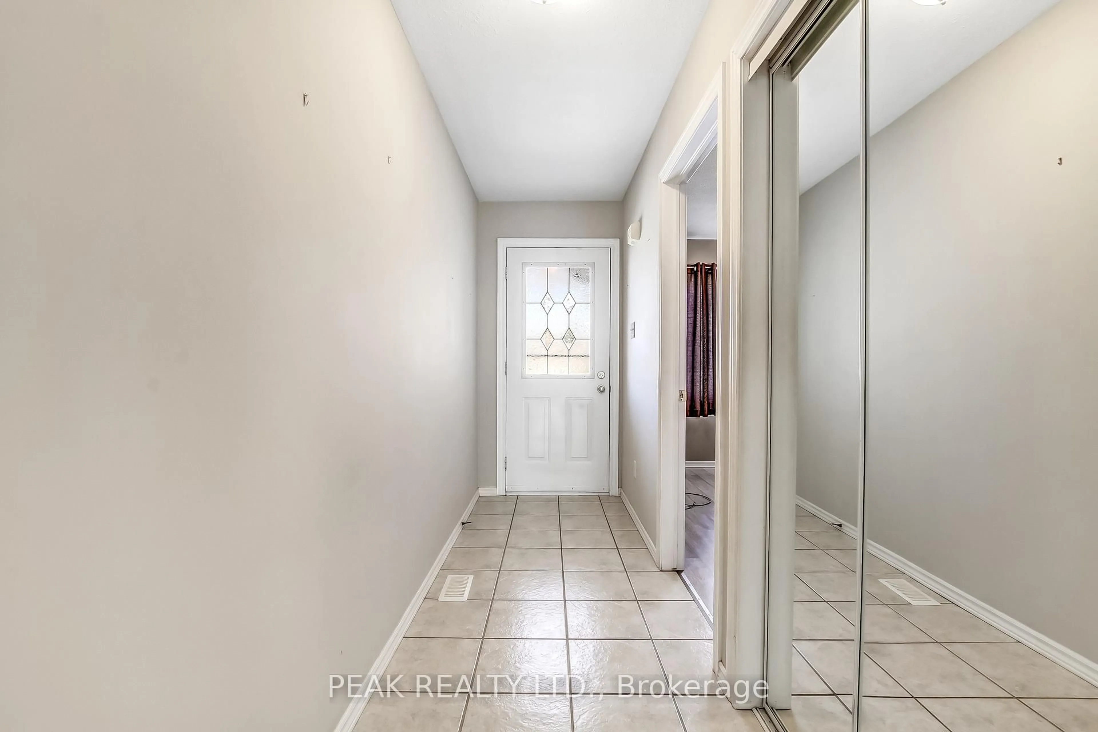 Indoor entryway for 19 Hanlon Pl #15, Brant Ontario N3L 4E7