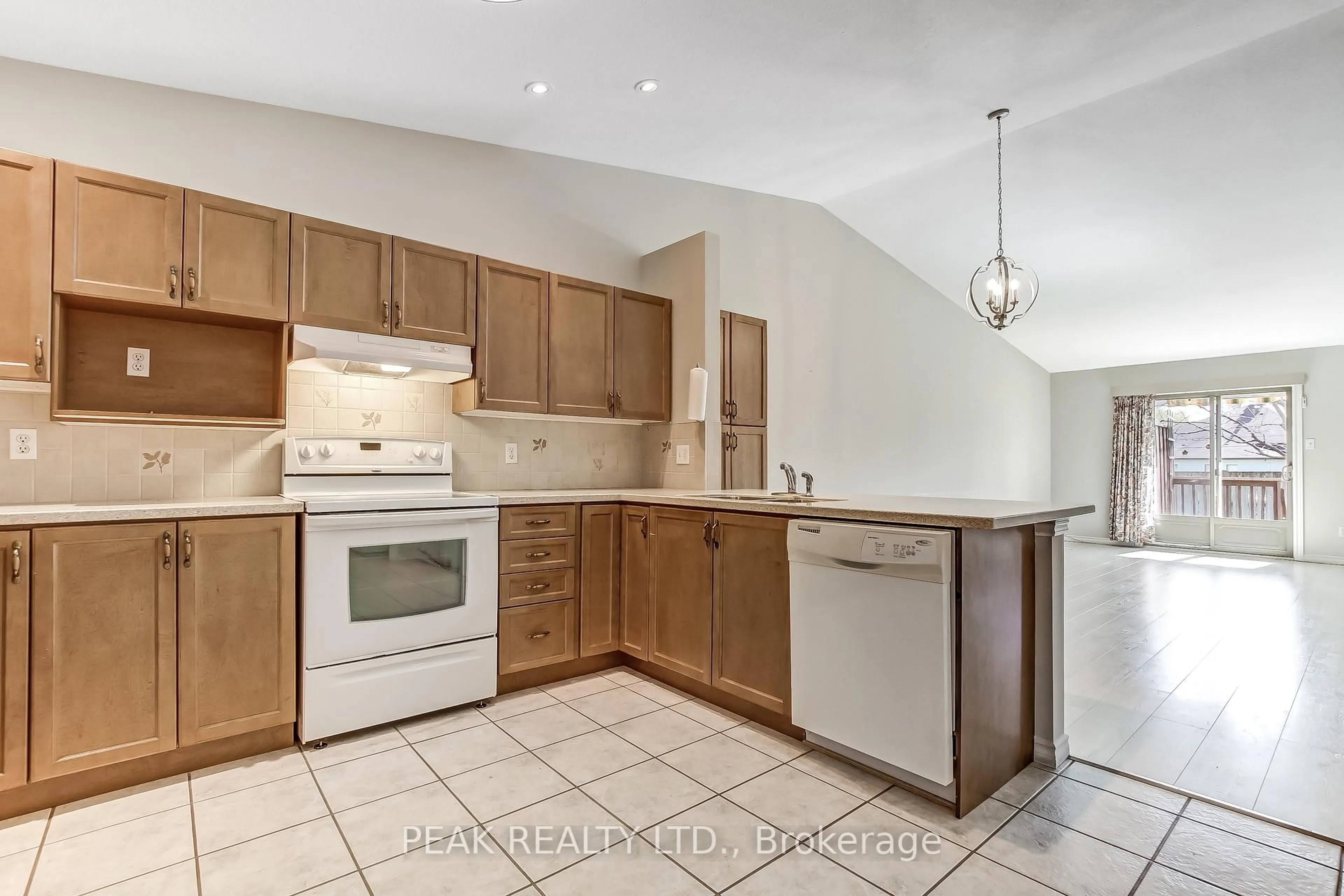 Standard kitchen, ceramic/tile floor for 19 Hanlon Pl #15, Brant Ontario N3L 4E7