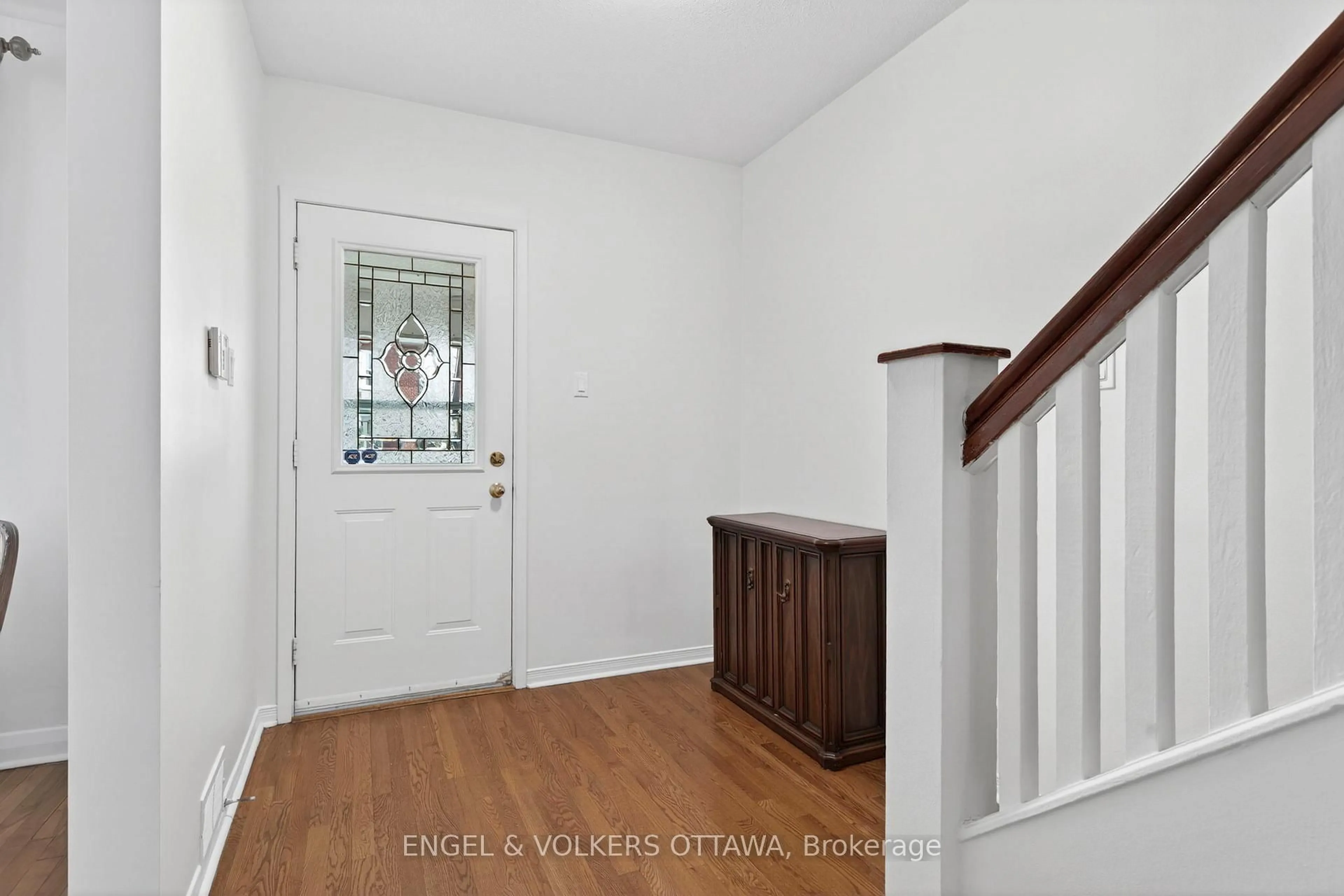 Indoor entryway for 123 Huron Ave, Ottawa Ontario K1Y 0W3