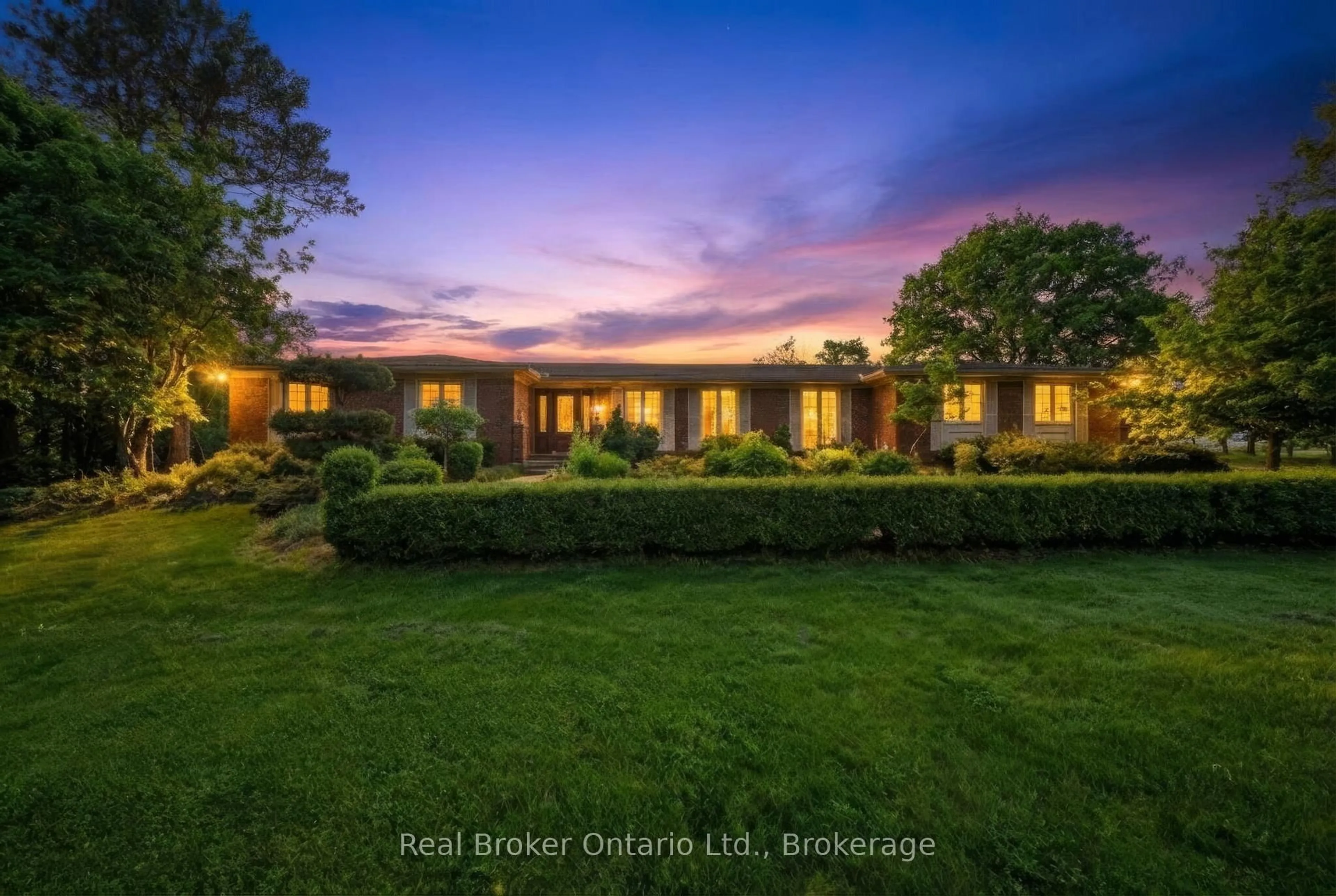 A pic from outside/outdoor area/front of a property/back of a property/a pic from drone, unknown for 3 Meadowbrook Crt, Brant Ontario N0E 1N0