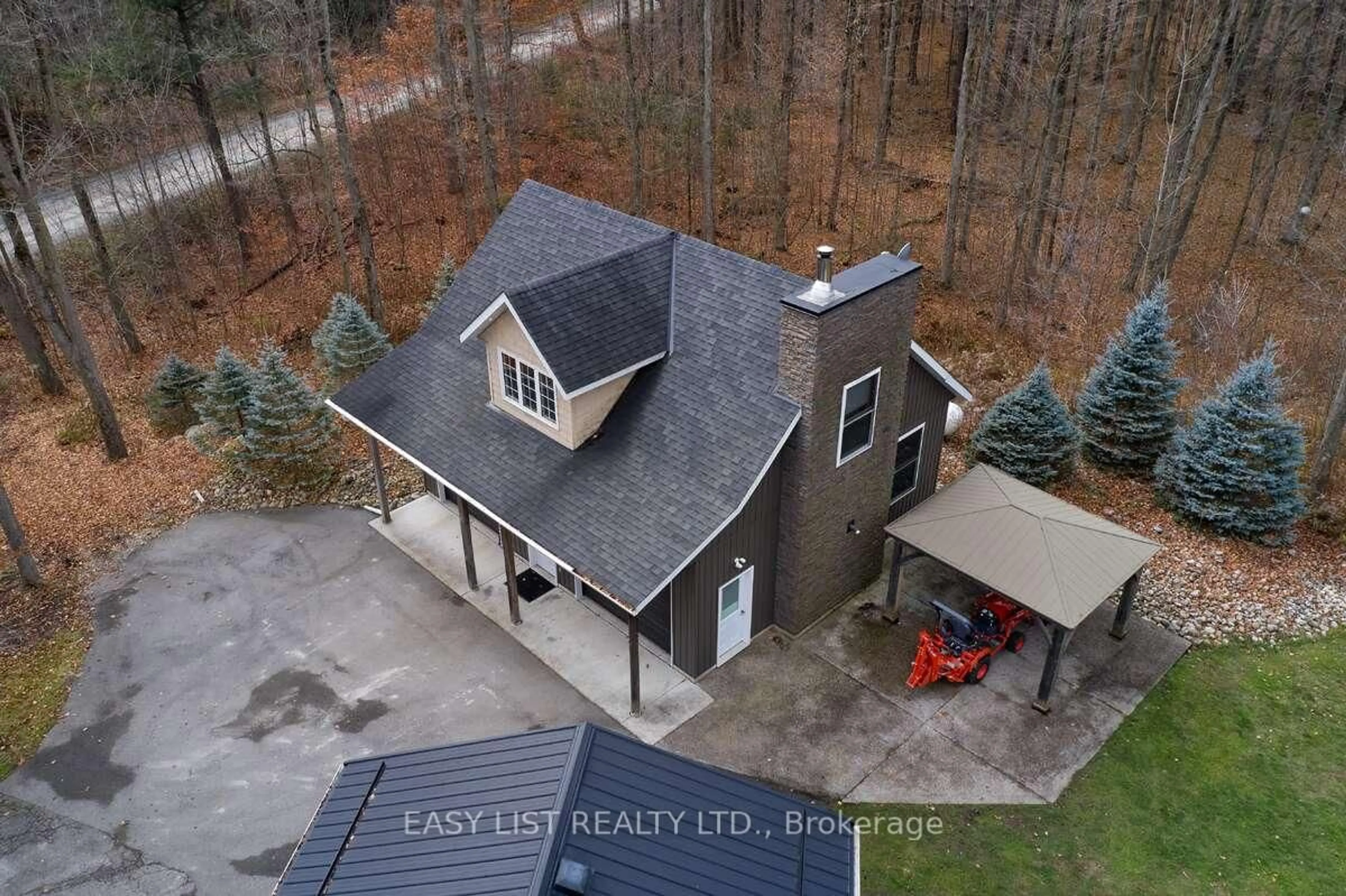 A pic from outside/outdoor area/front of a property/back of a property/a pic from drone, building for 1078 Berletts Rd, Waterloo Ontario N0B 2L0