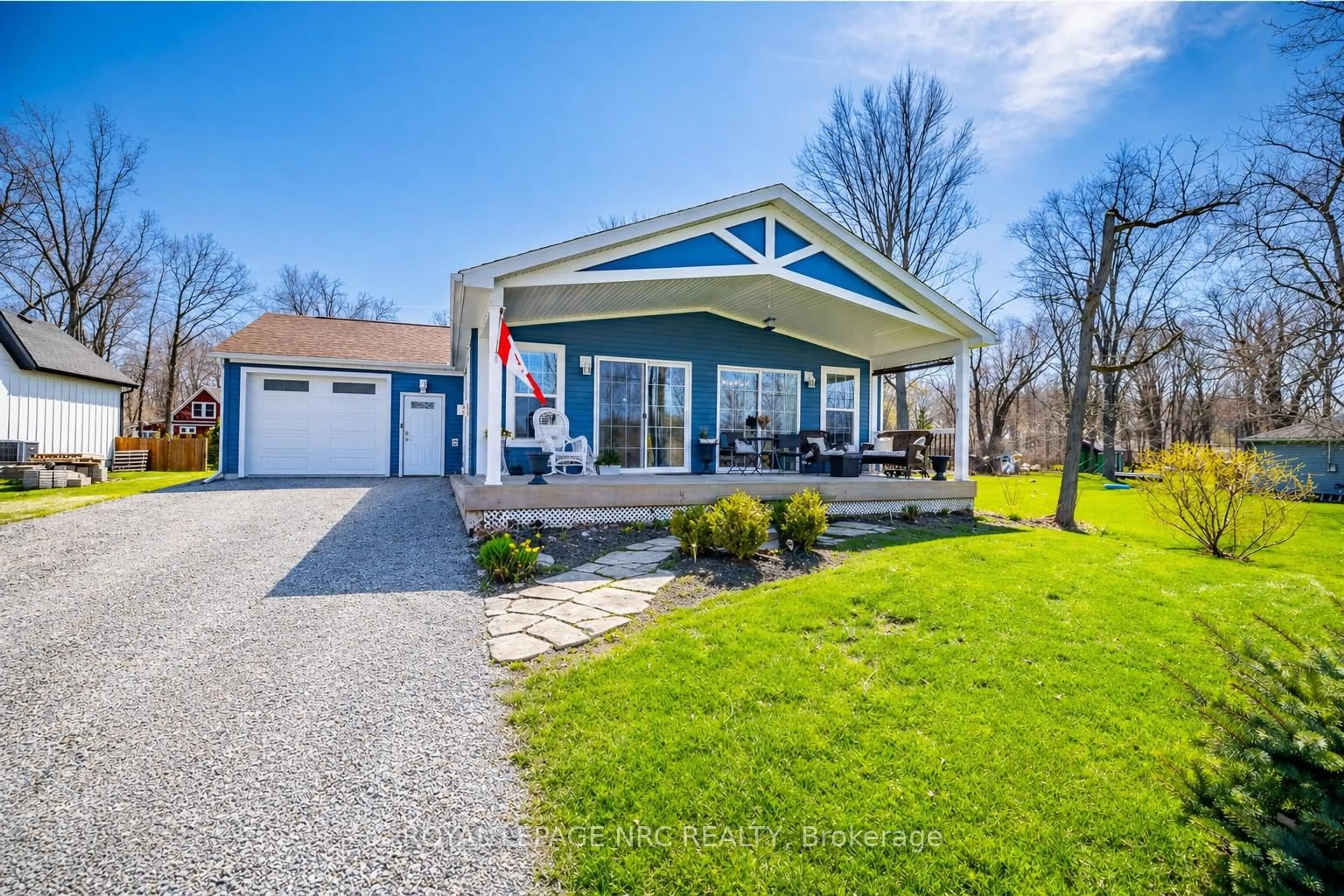 Home with vinyl exterior material, street for 3545 Firelane 7 Rd, Port Colborne Ontario L3K 5V3
