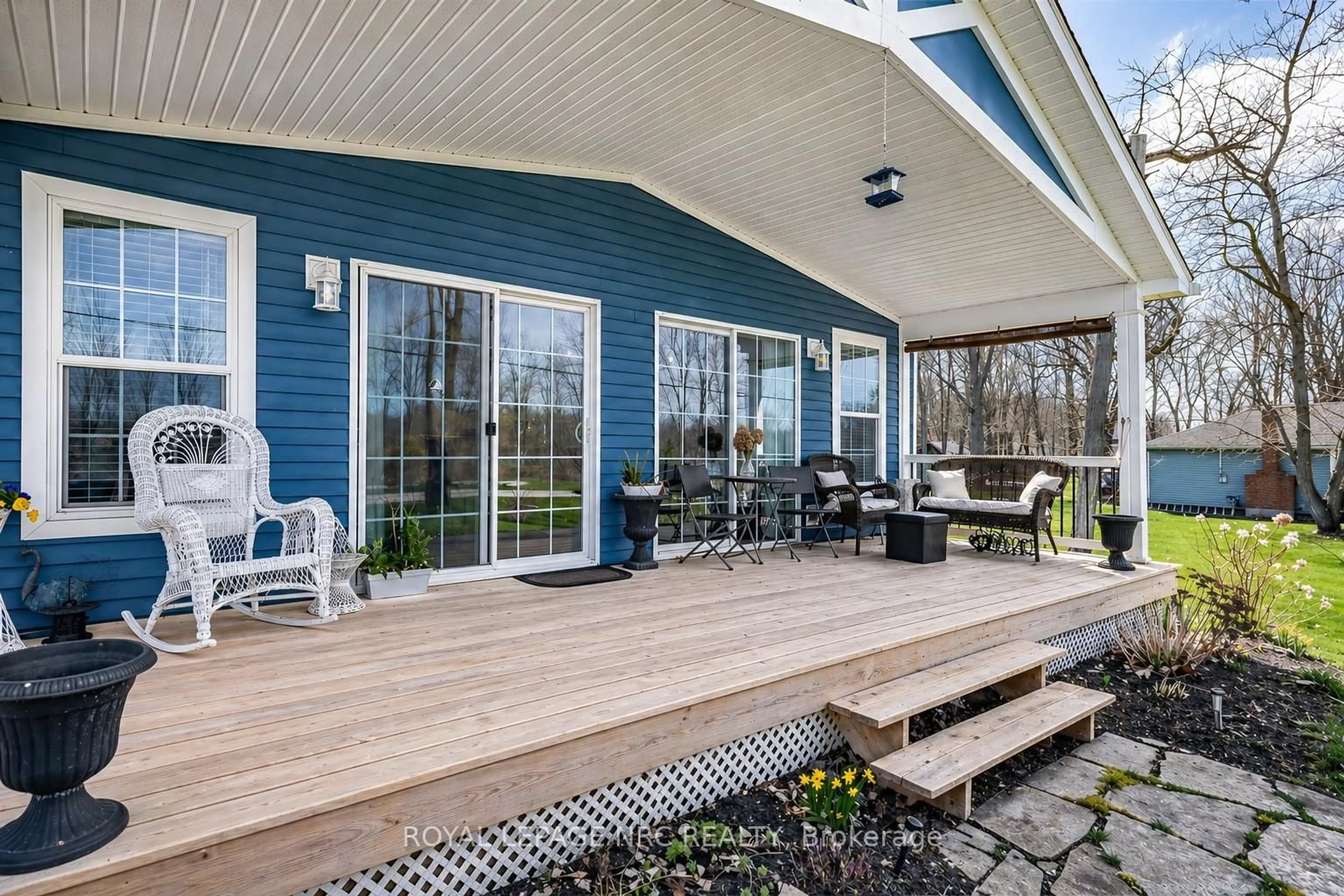 Patio, water/lake/river/ocean view for 3545 Firelane 7 Rd, Port Colborne Ontario L3K 5V3