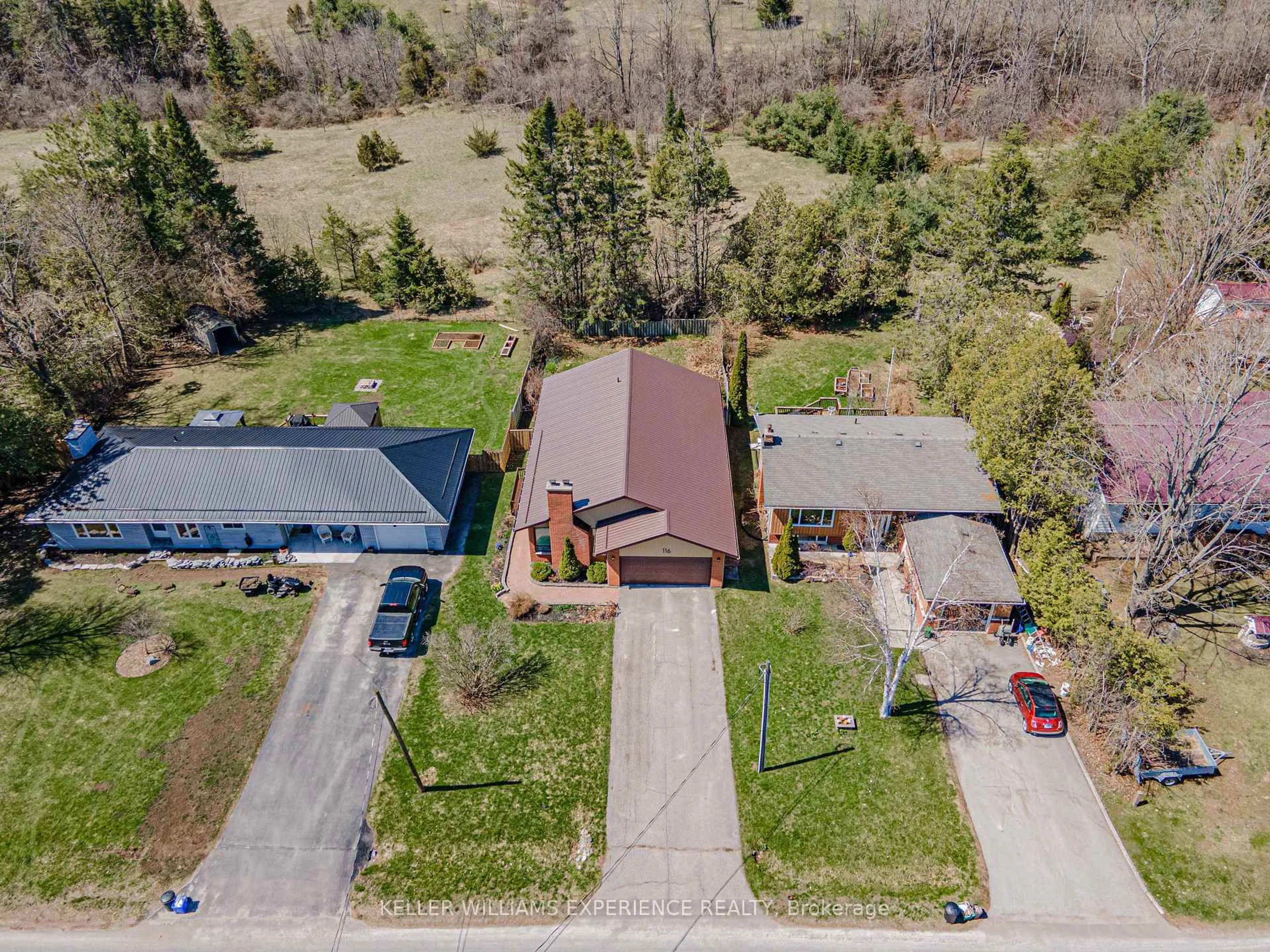 A pic from outside/outdoor area/front of a property/back of a property/a pic from drone, street for 116 Reid St, Kawartha Lakes Ontario K0M 1A0