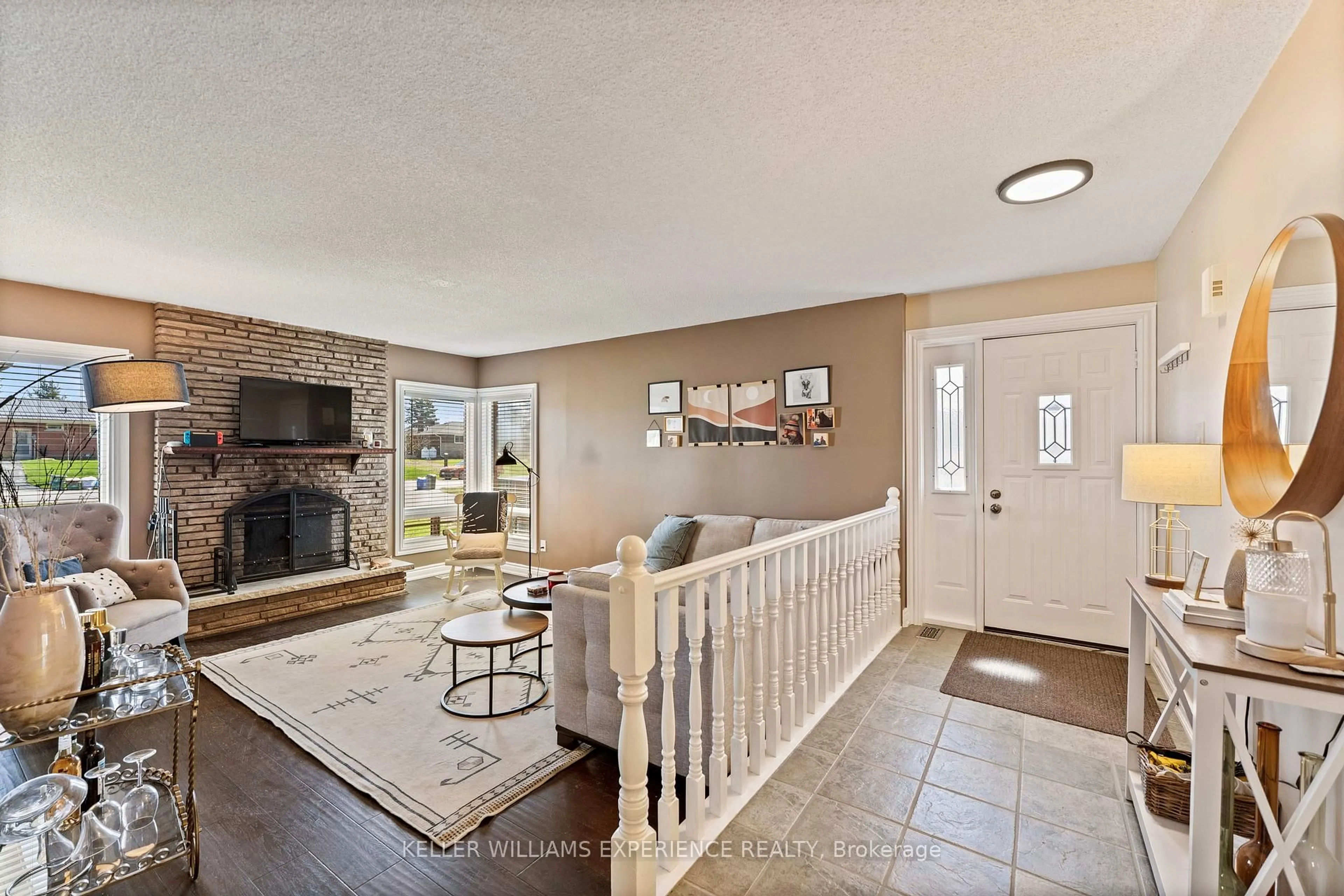 Indoor entryway for 116 Reid St, Kawartha Lakes Ontario K0M 1A0