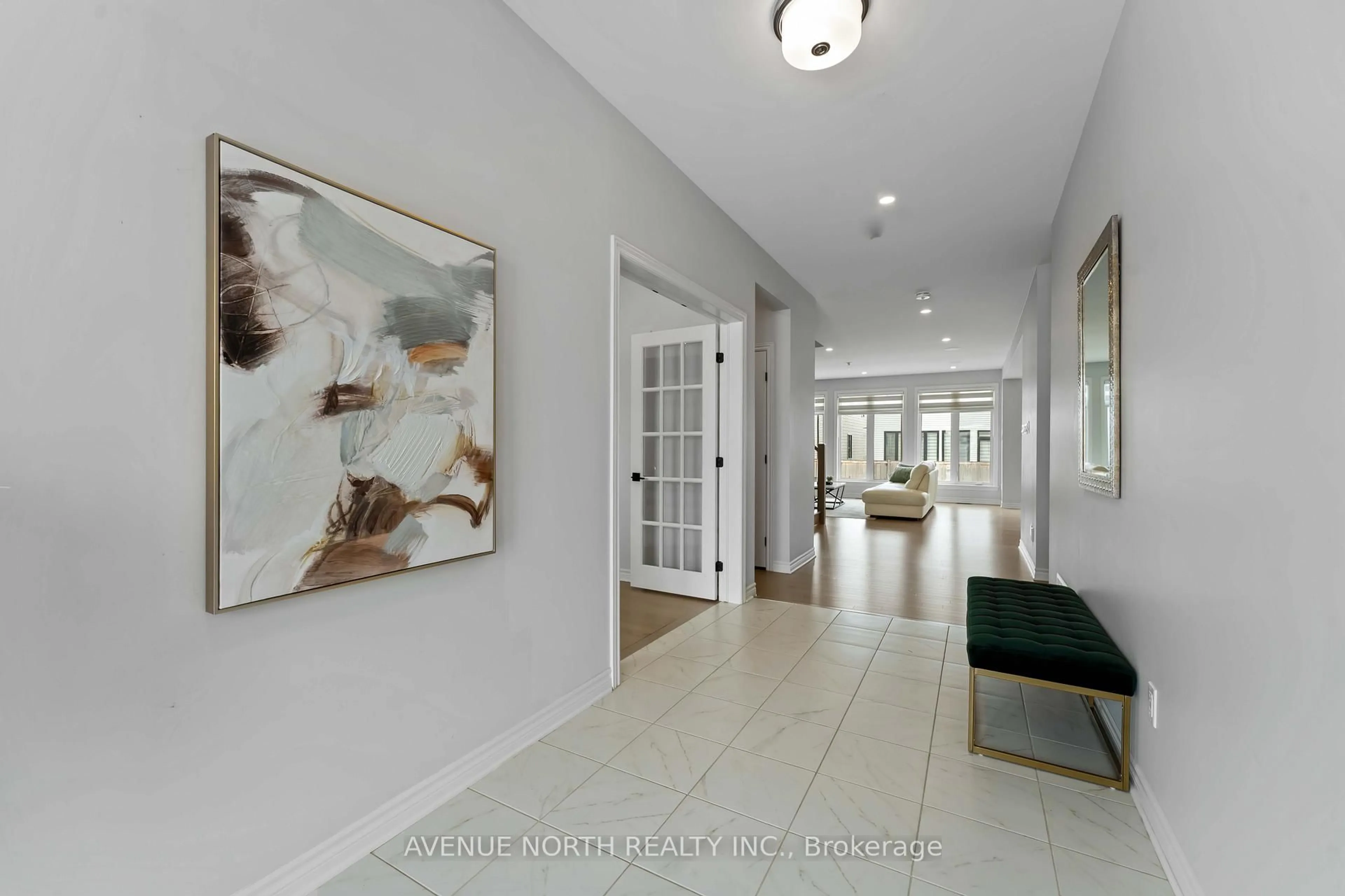 Indoor entryway for 711 Moonflower Cres, Ottawa Ontario K1T 0X8