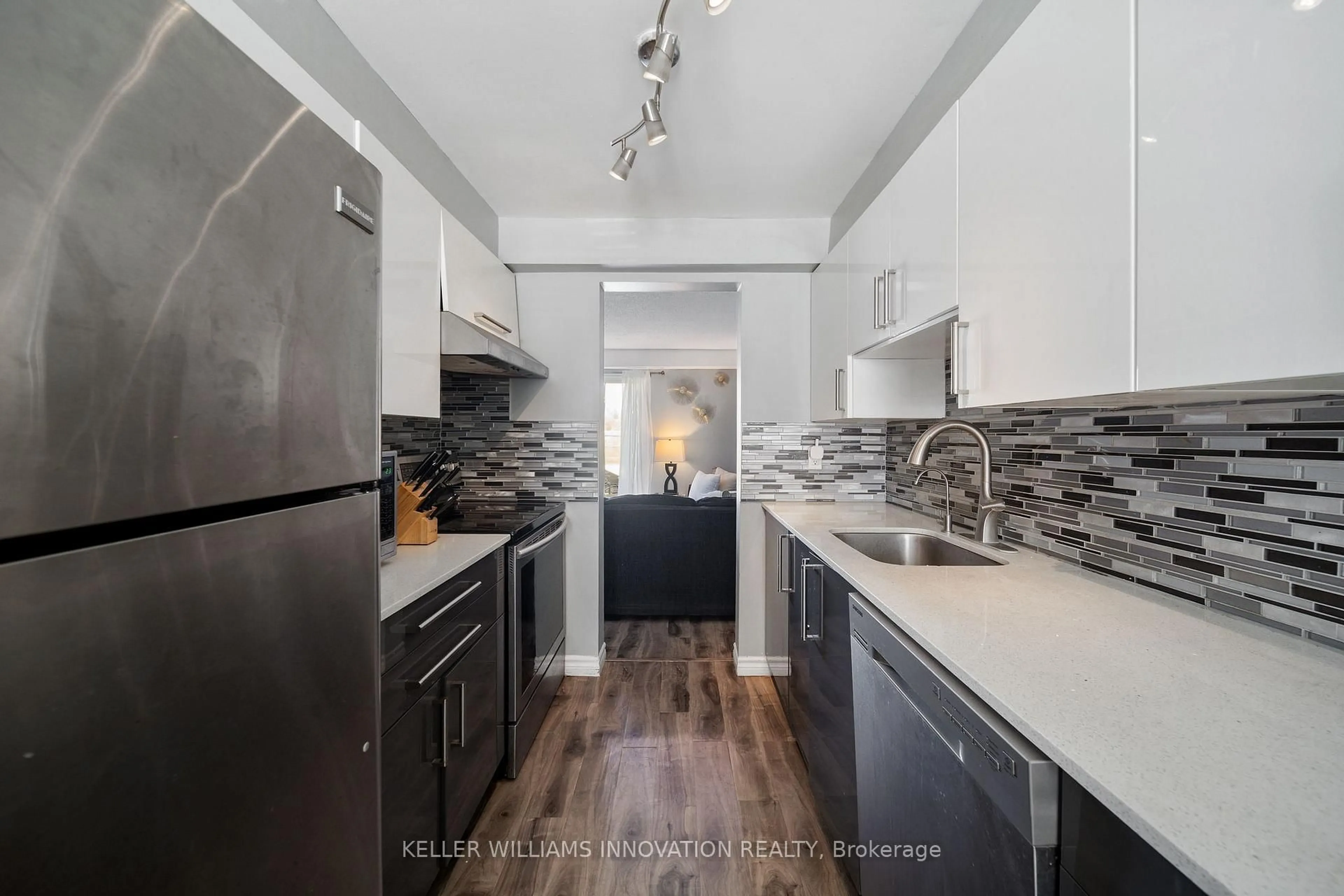 Standard kitchen, unknown for 160 Rittenhouse Rd #20, Kitchener Ontario N2E 3G6