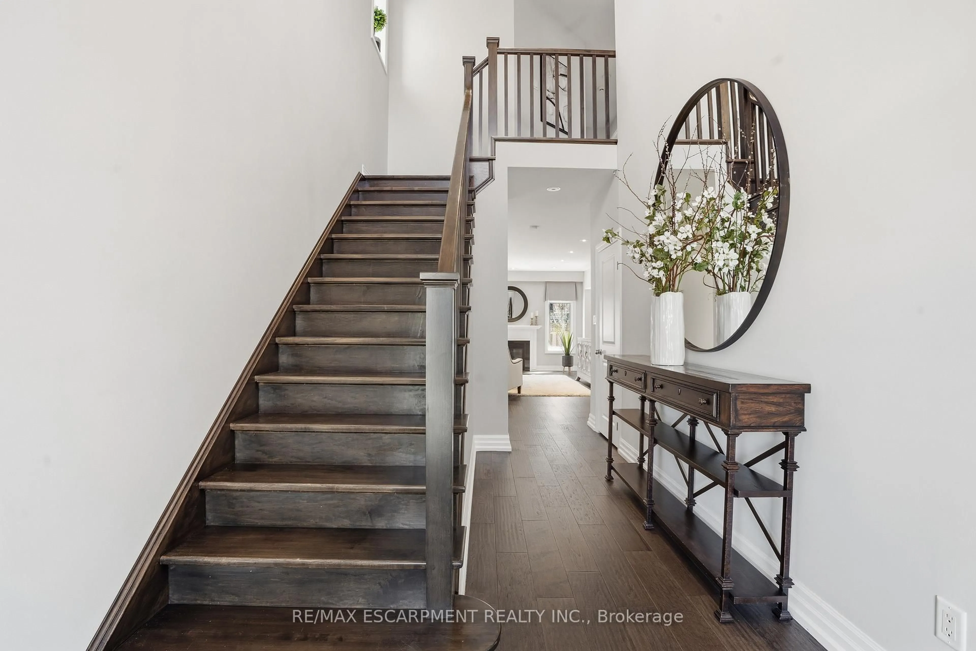 Indoor entryway for 441 STONEHENGE Dr #40, Hamilton Ontario L9K 0B1