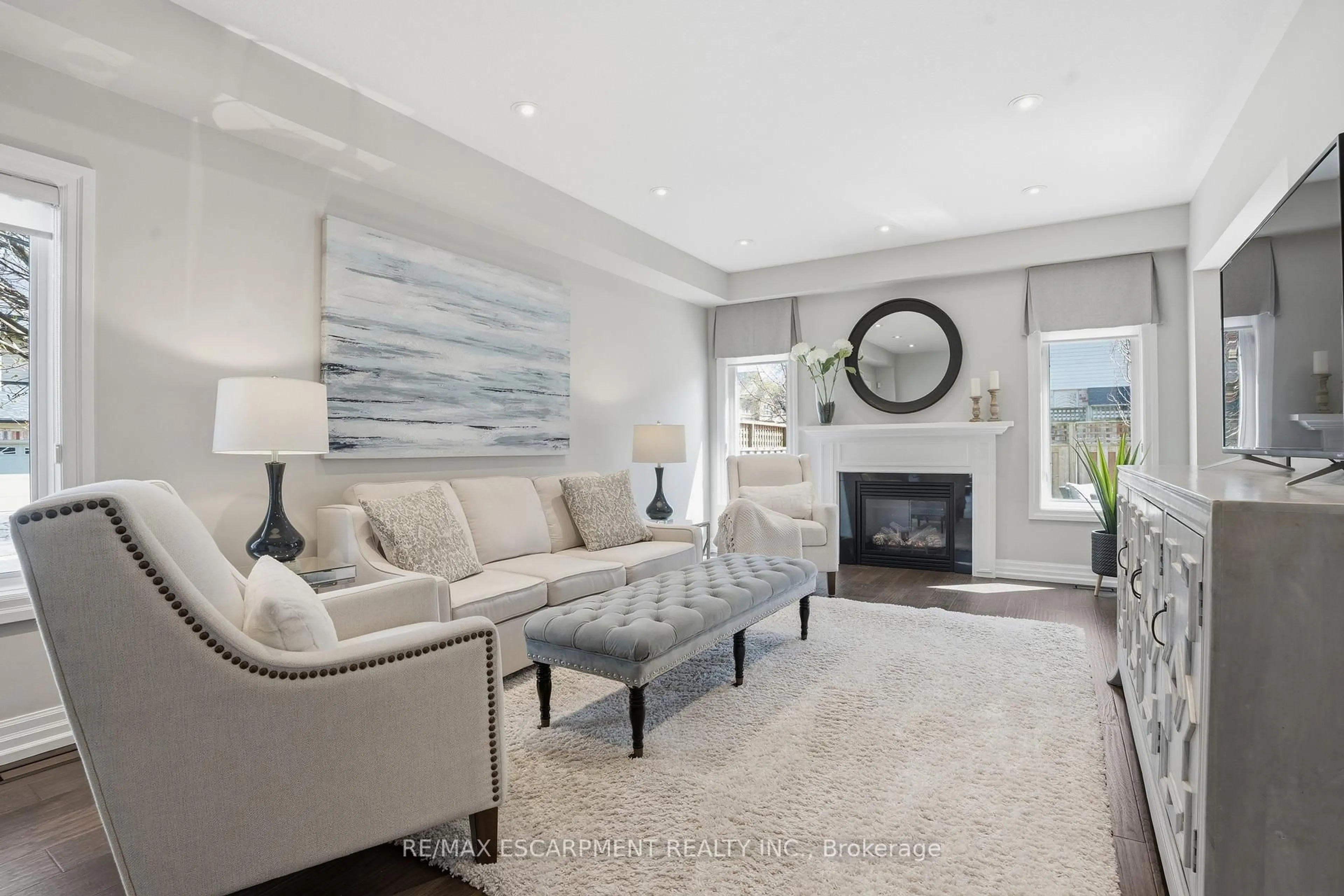 Living room with furniture, unknown for 441 STONEHENGE Dr #40, Hamilton Ontario L9K 0B1