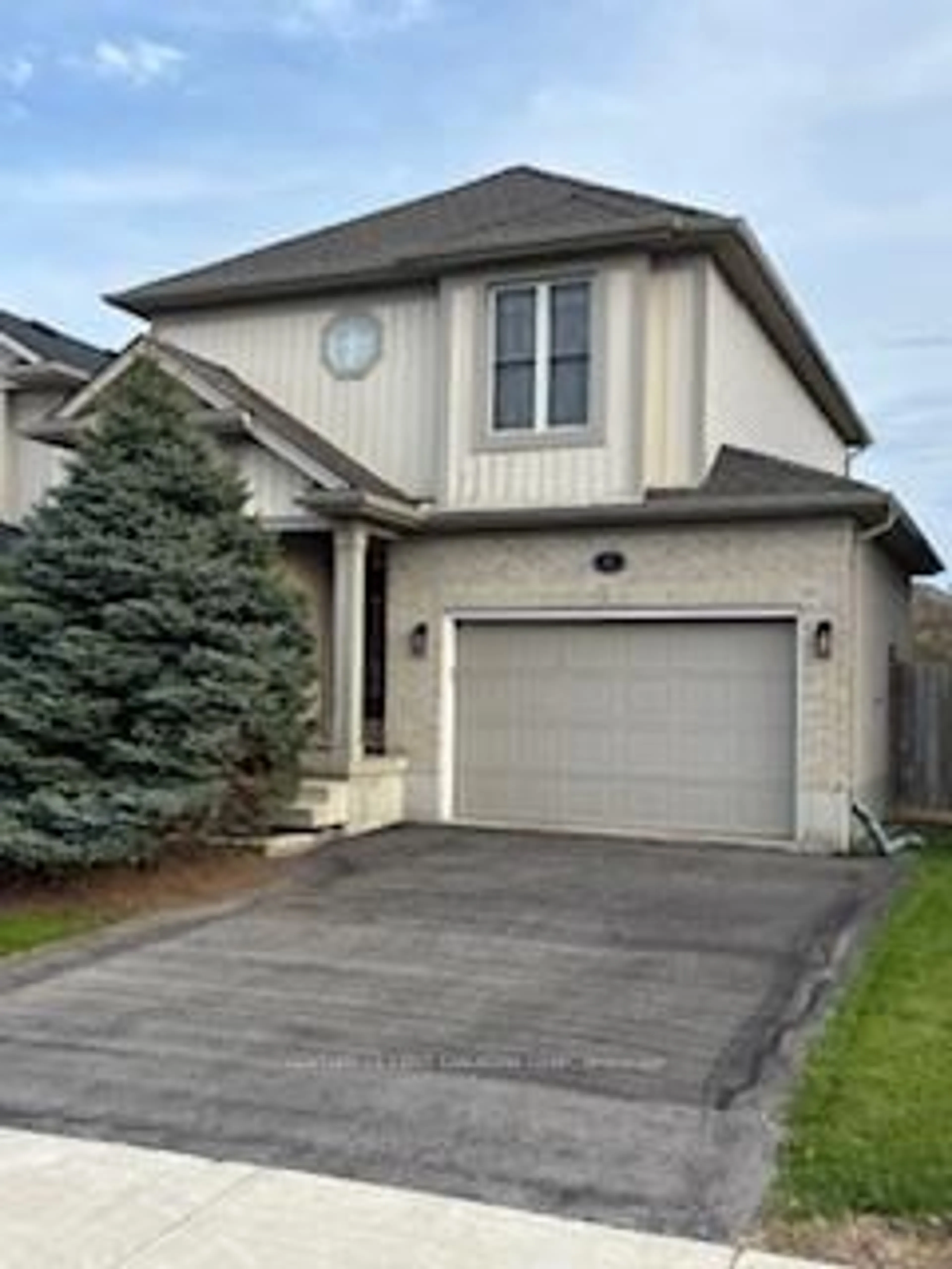 Home with vinyl exterior material, street for 4 Southgate Pkwy, St. Thomas Ontario N5R 6M1