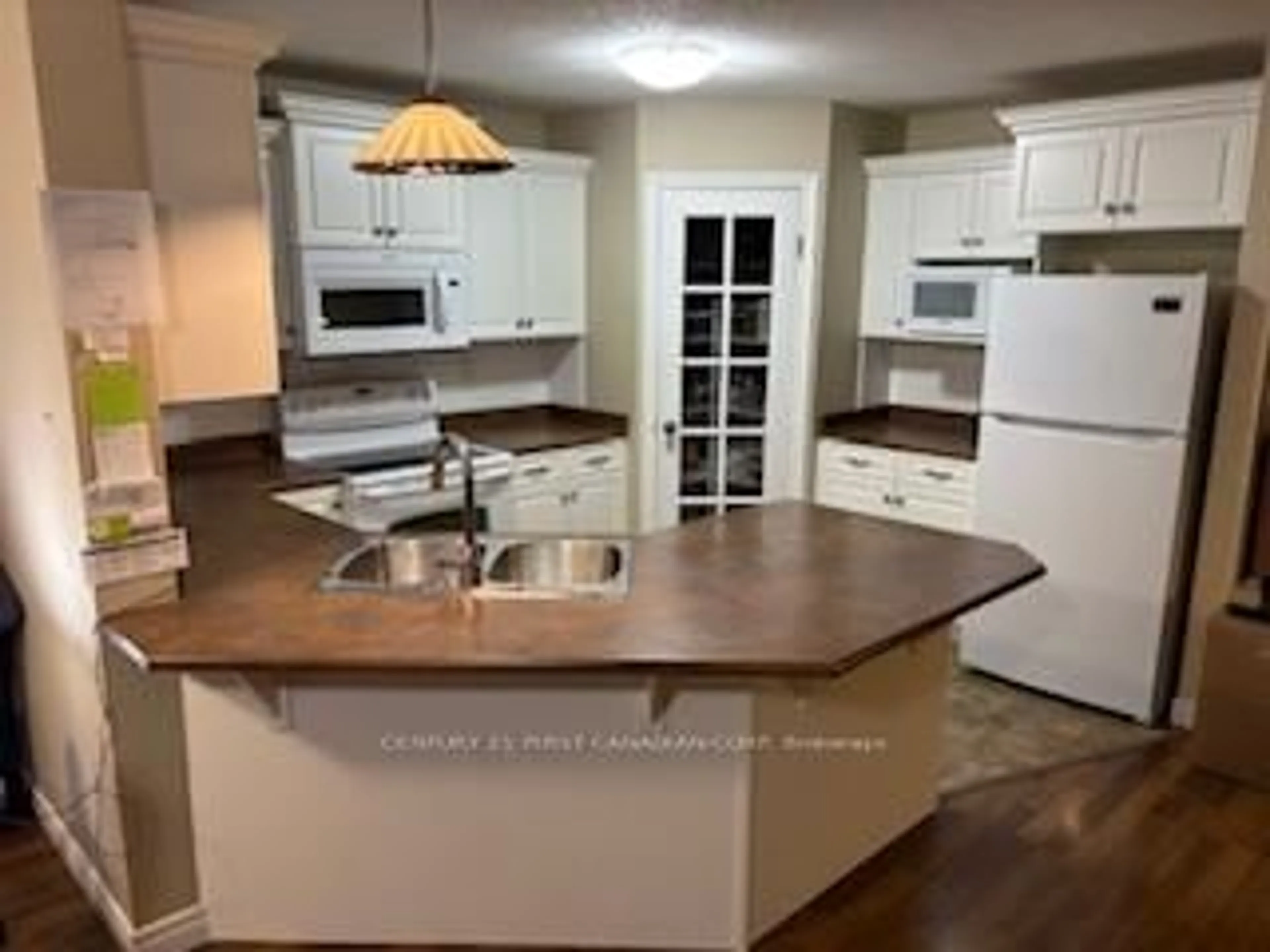 Open concept kitchen, unknown for 4 Southgate Pkwy, St. Thomas Ontario N5R 6M1