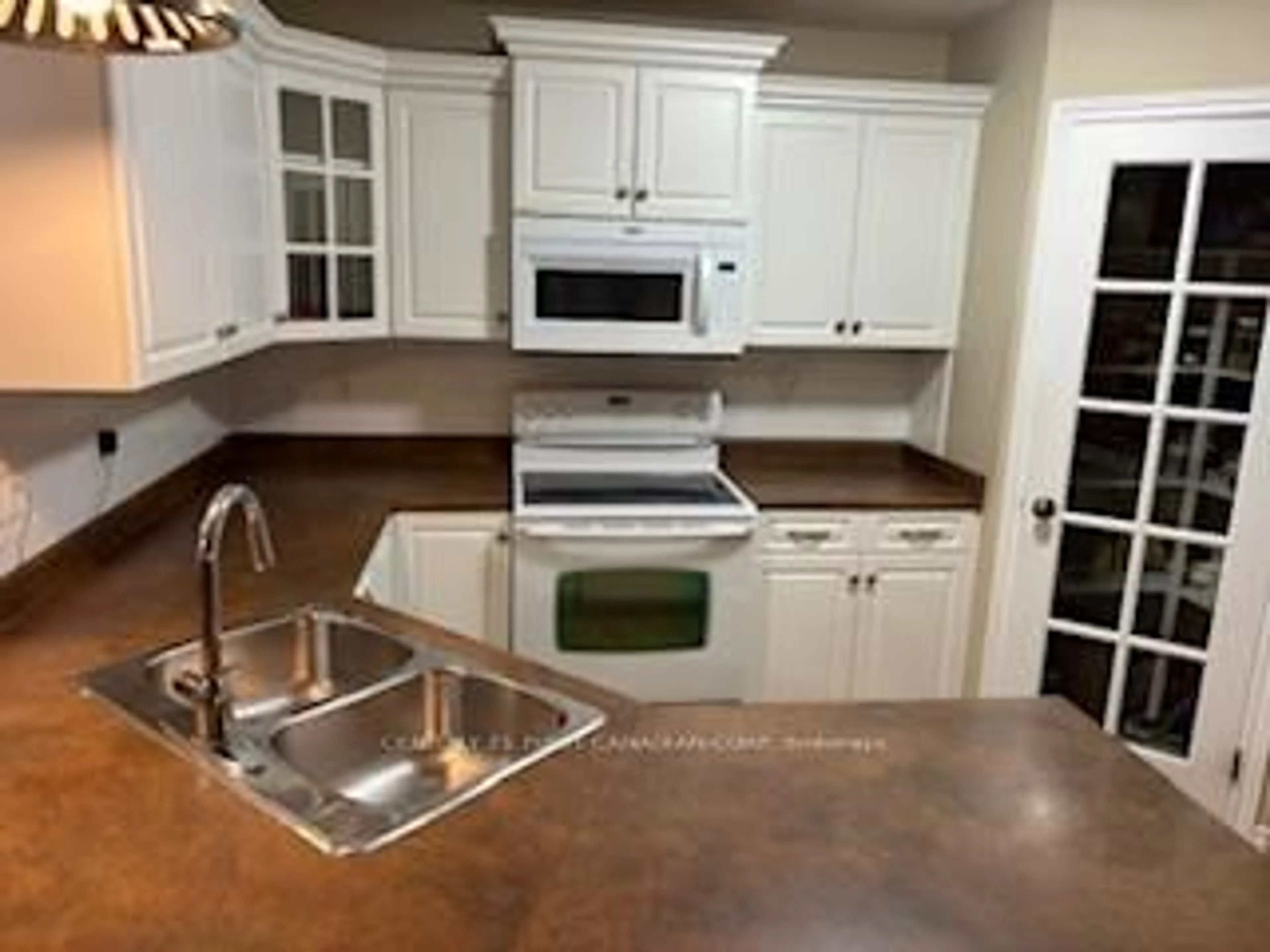 Open concept kitchen, ceramic/tile floor for 4 Southgate Pkwy, St. Thomas Ontario N5R 6M1