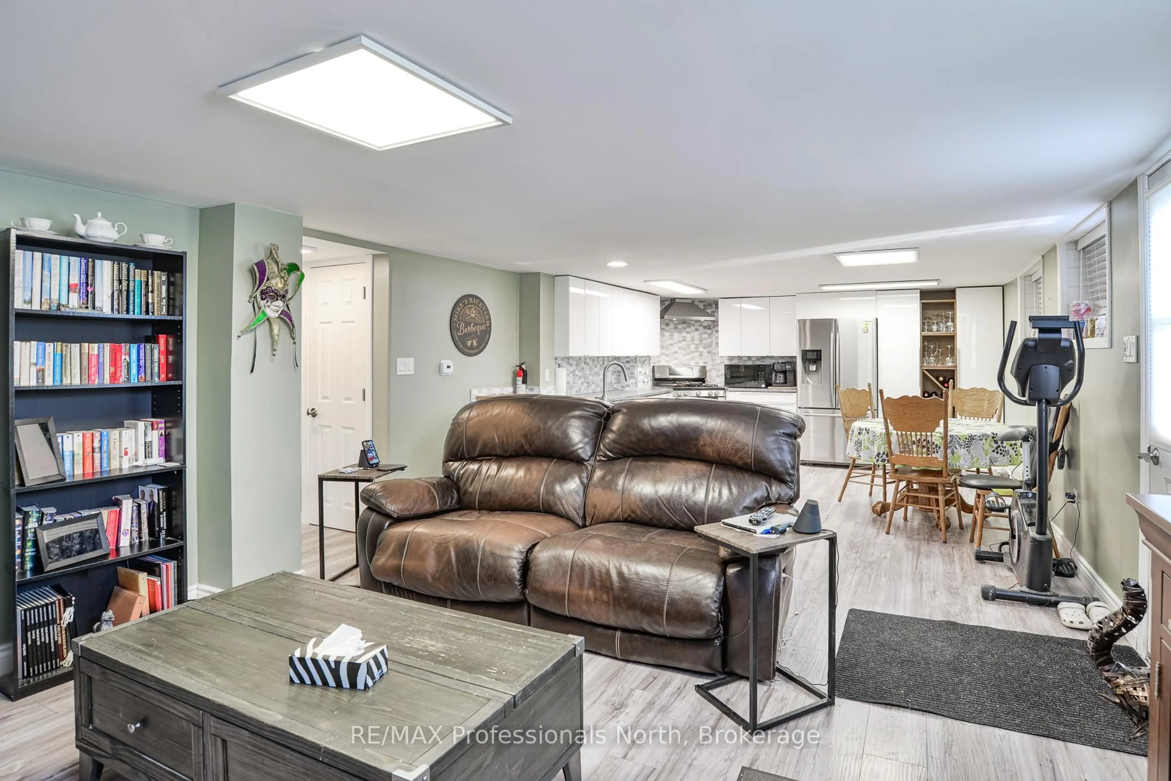 Living room with furniture, ceramic/tile floor for 148 Park Rd, Bracebridge Ontario P1L 1H9