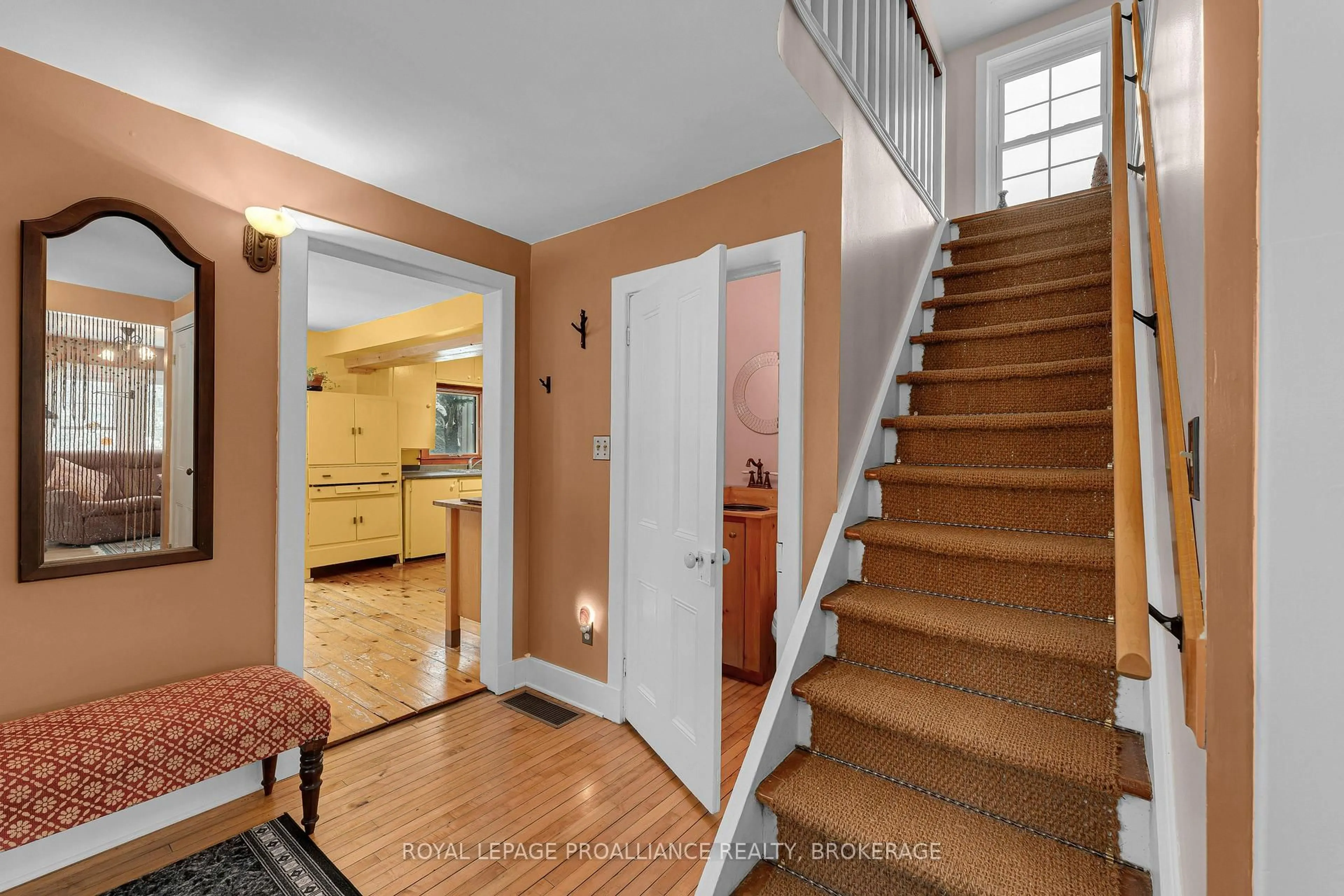 Indoor entryway for 6014 Main St, Verona Ontario K0H 2W0