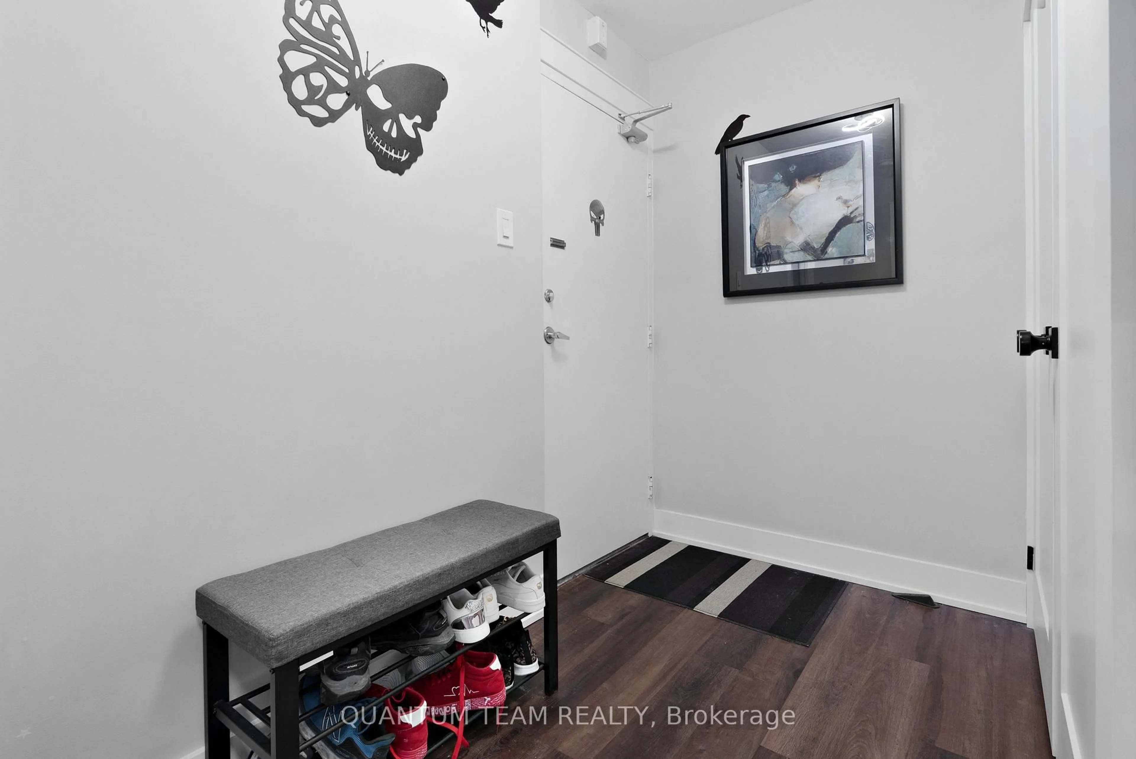 Indoor entryway for 190 HWY 20 W #409A, Pelham Ontario L3E 0V6