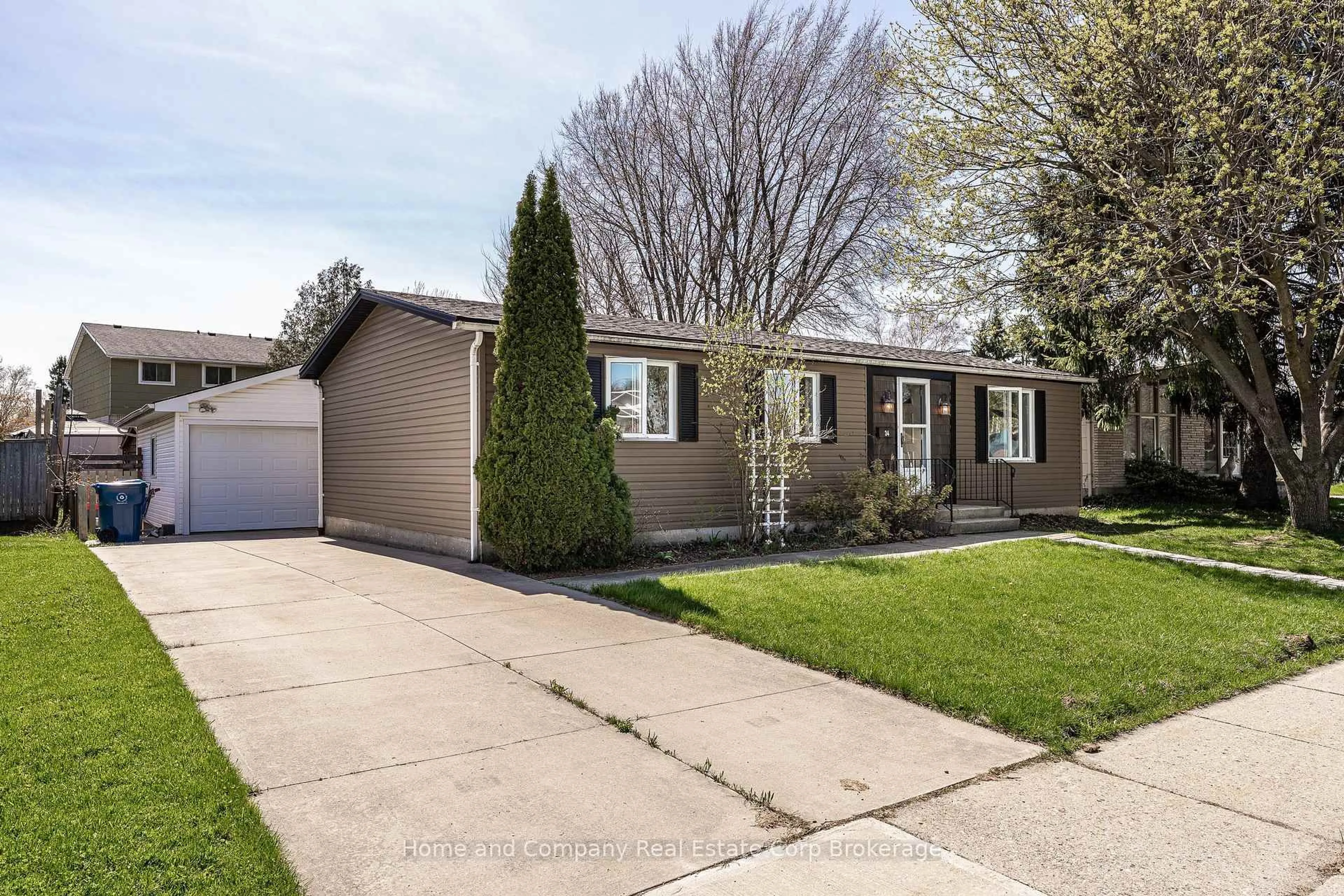 Home with vinyl exterior material, street for 34 Kathryn Cres, Stratford Ontario N5A 2Y7